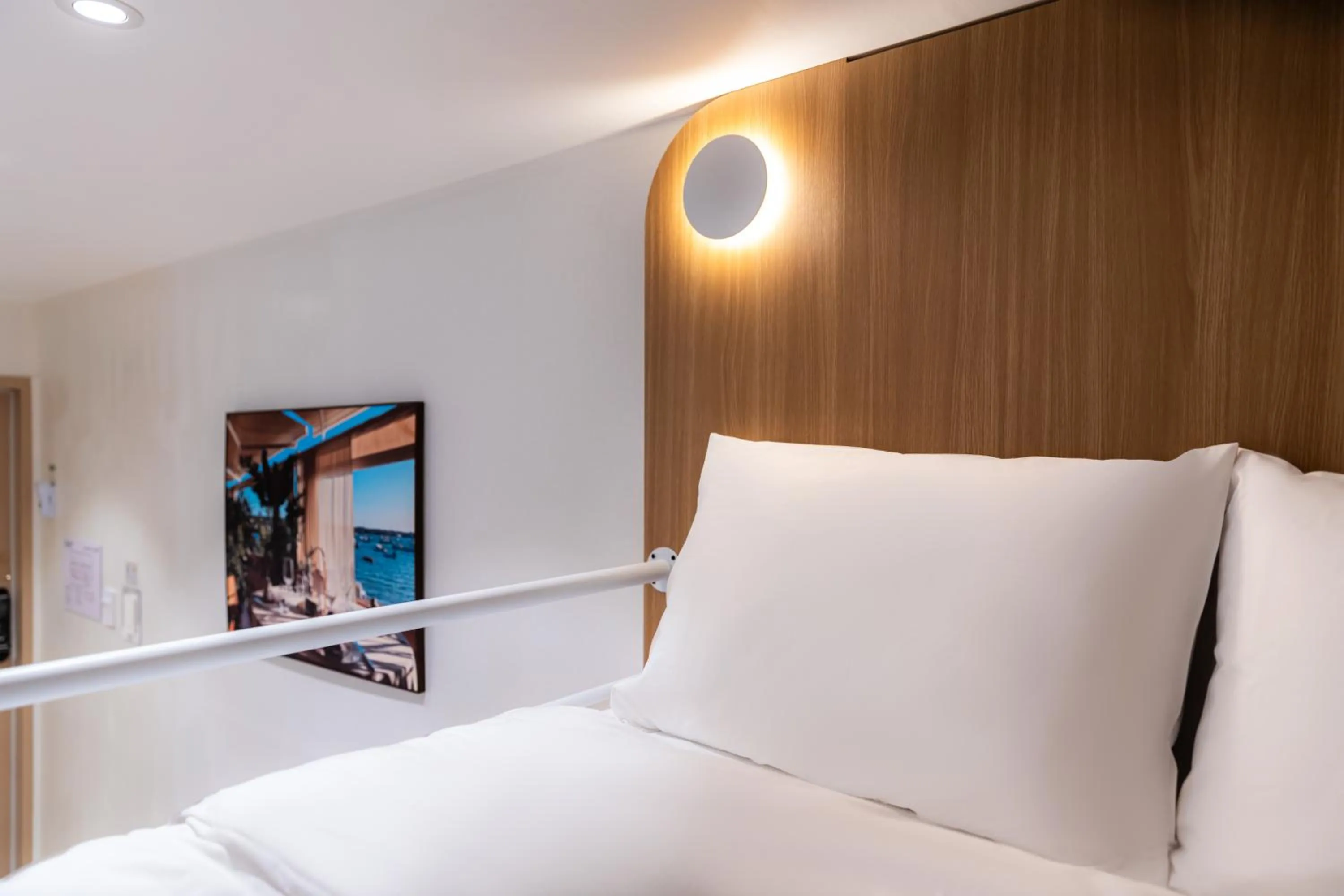 Bedroom, Bed in Slowon Hongdae