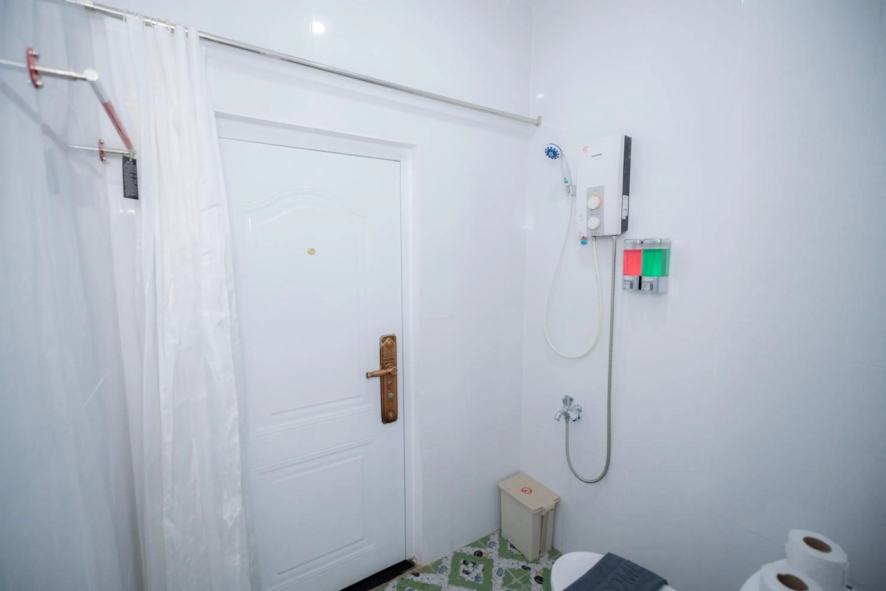 Shower in Bona Hotel