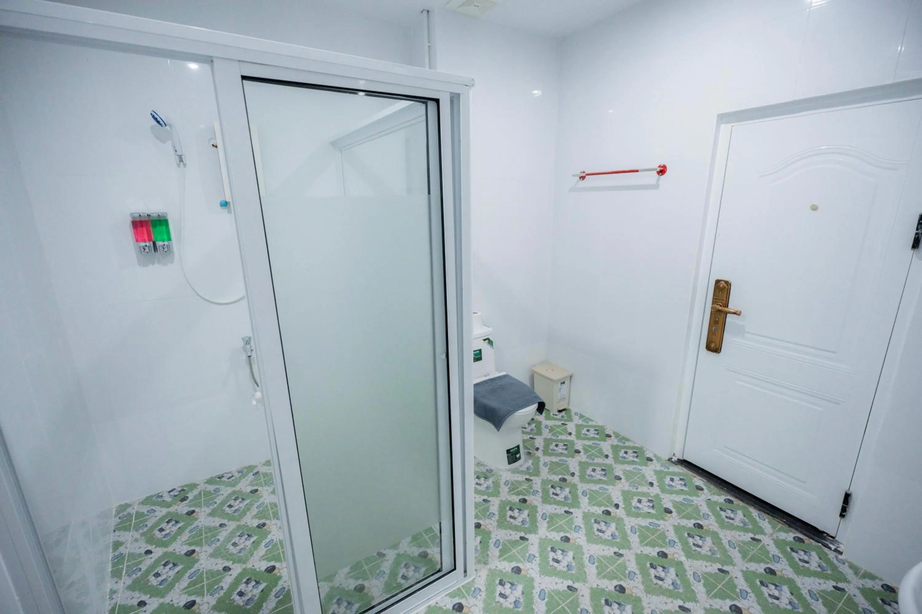 Shower in Bona Hotel