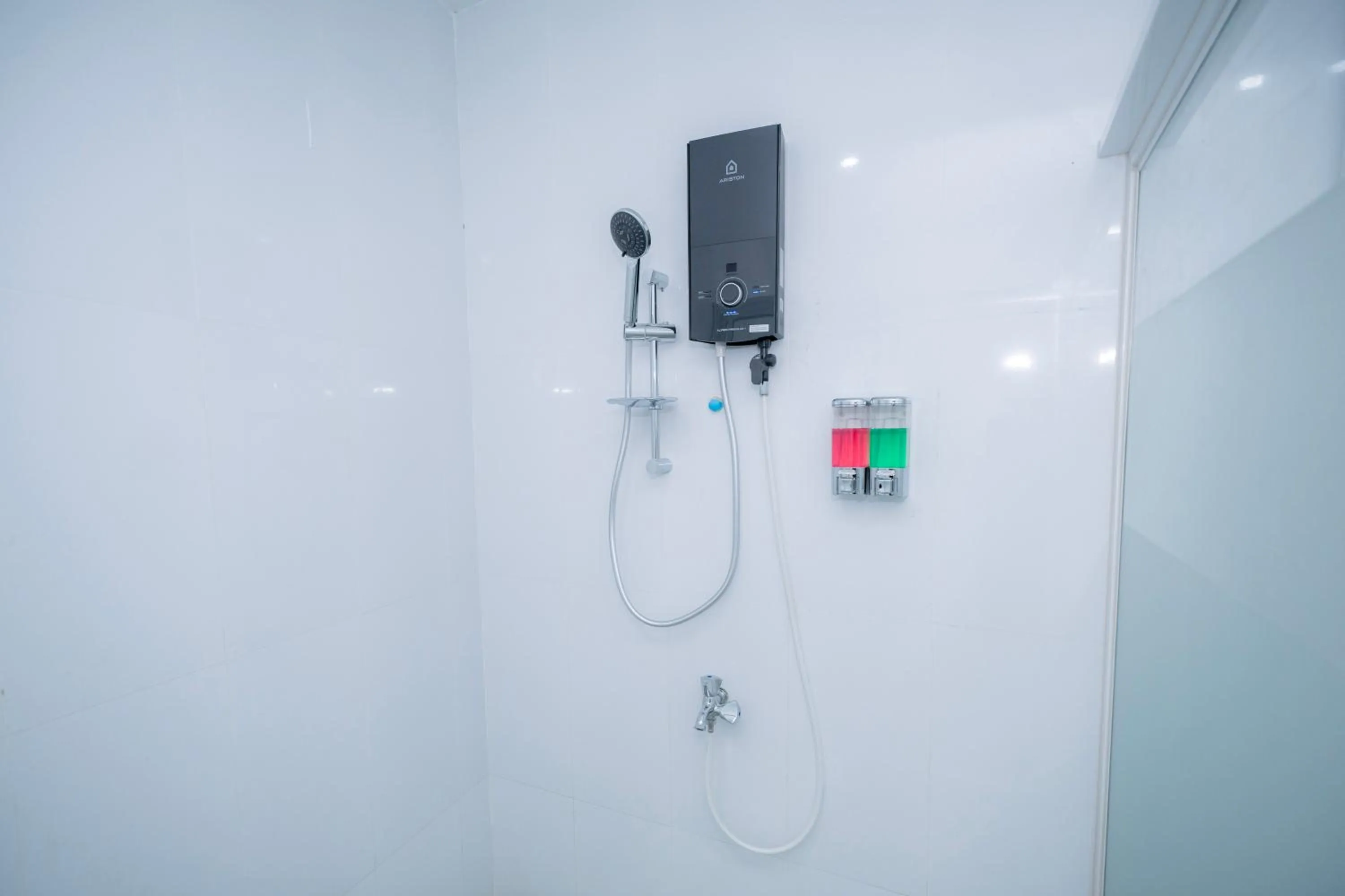 Shower in Bona Hotel