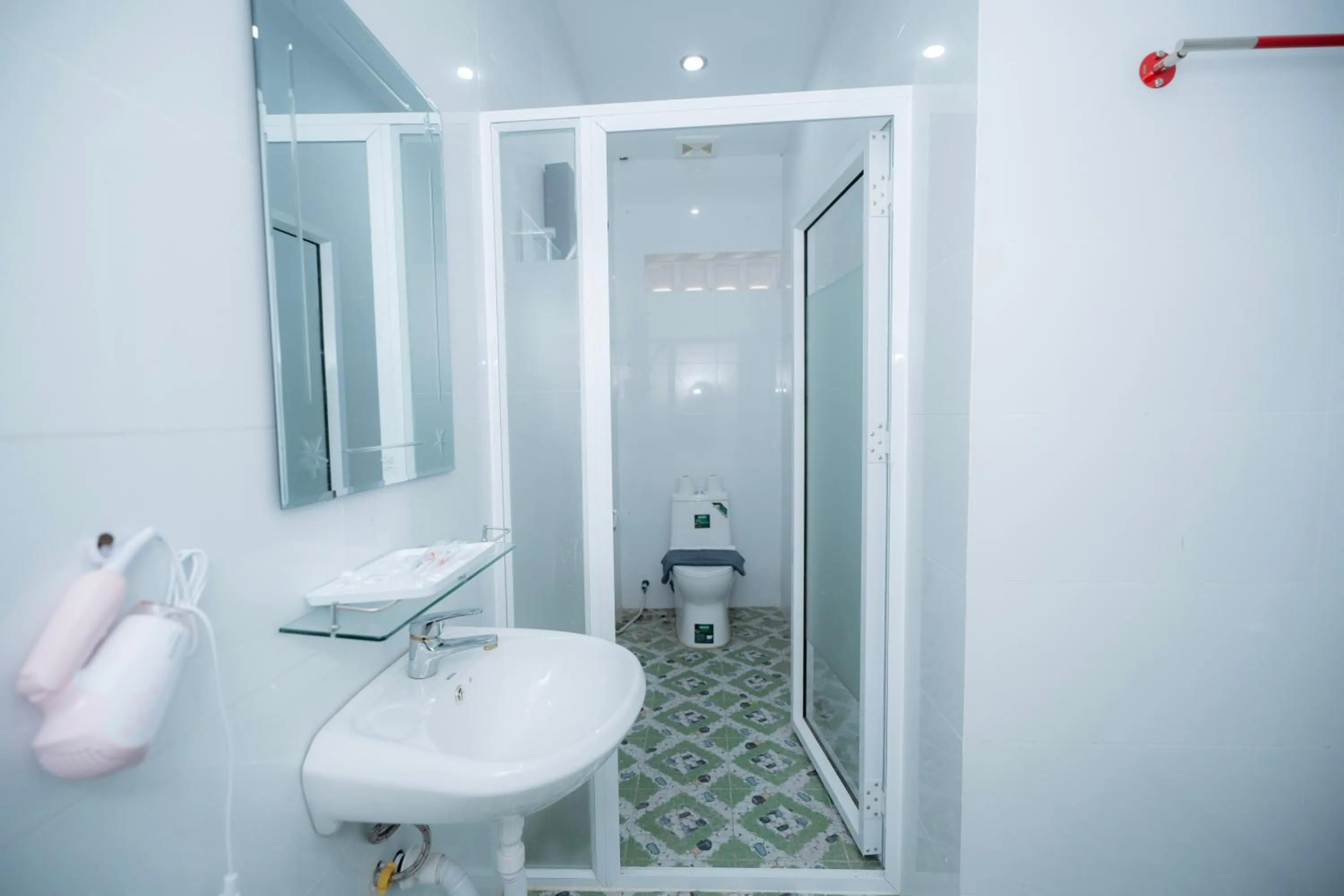 Shower in Bona Hotel