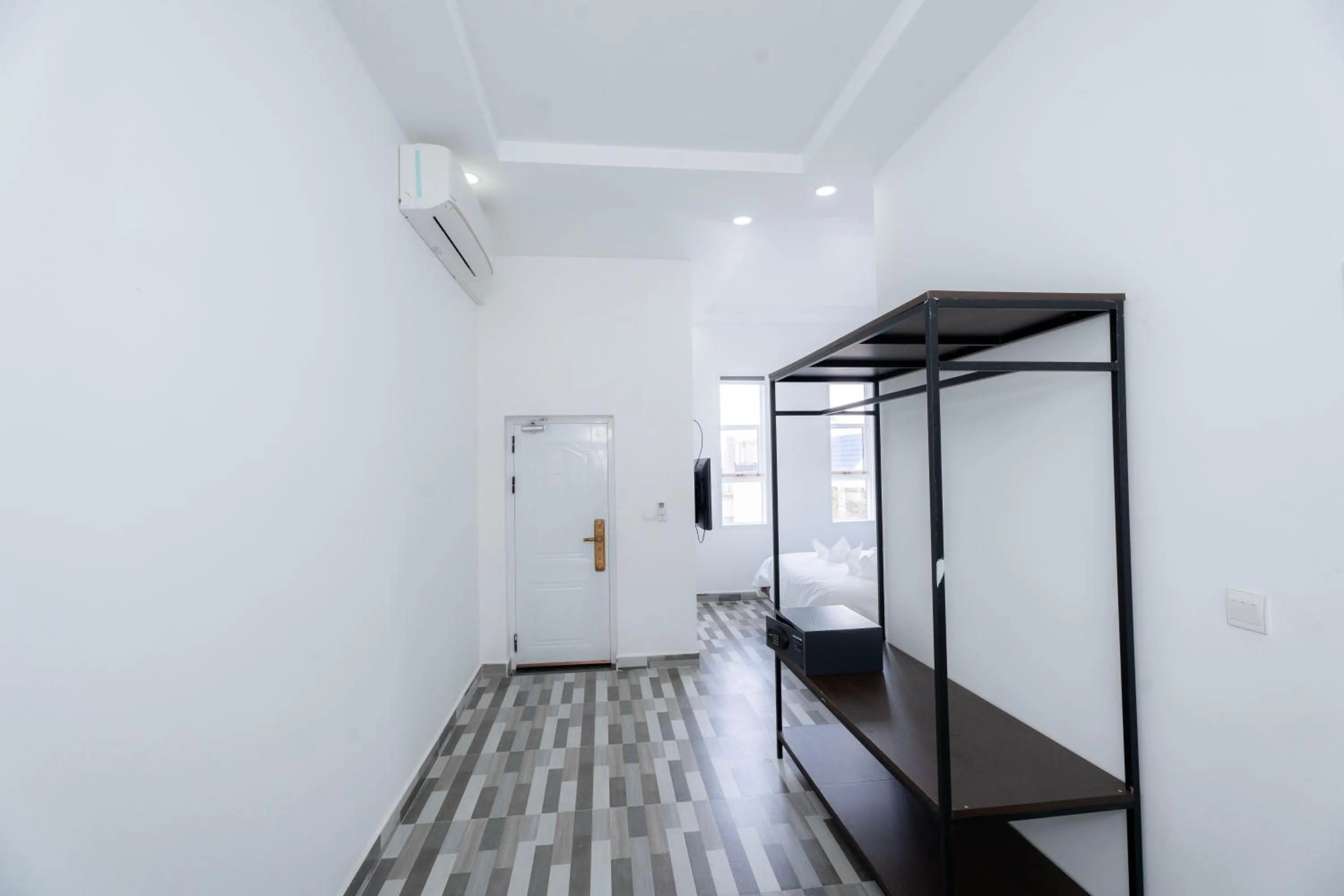 wardrobe in Bona Hotel