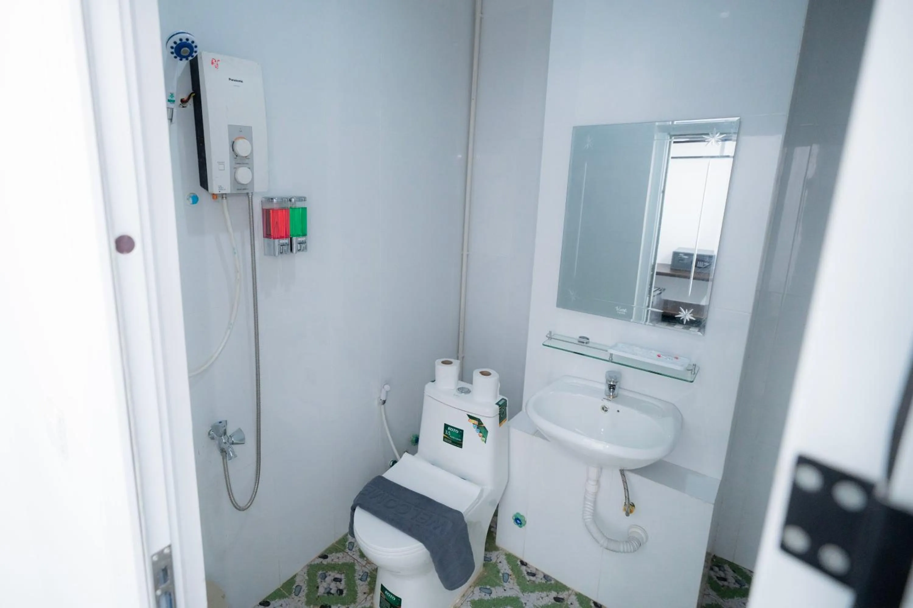 Shower in Bona Hotel