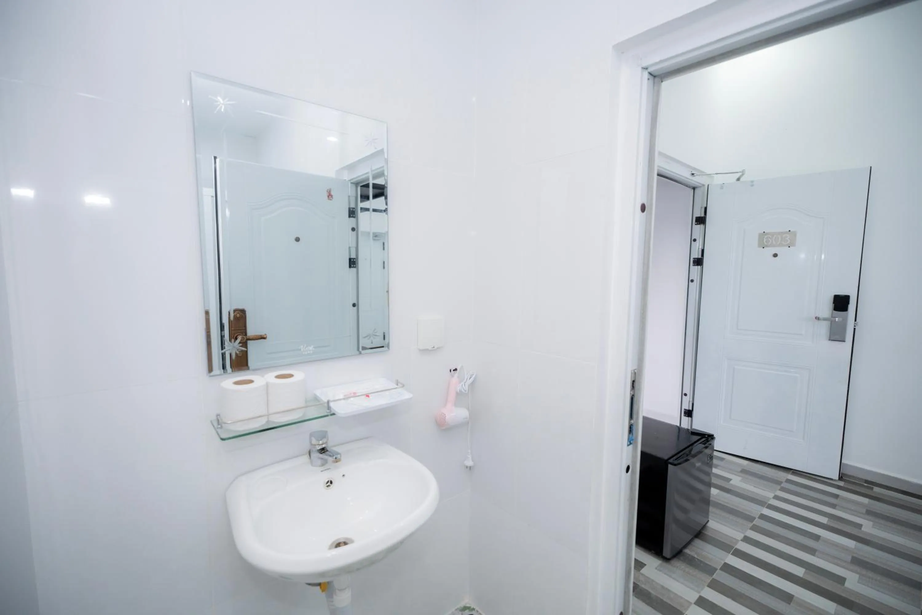 Shower in Bona Hotel