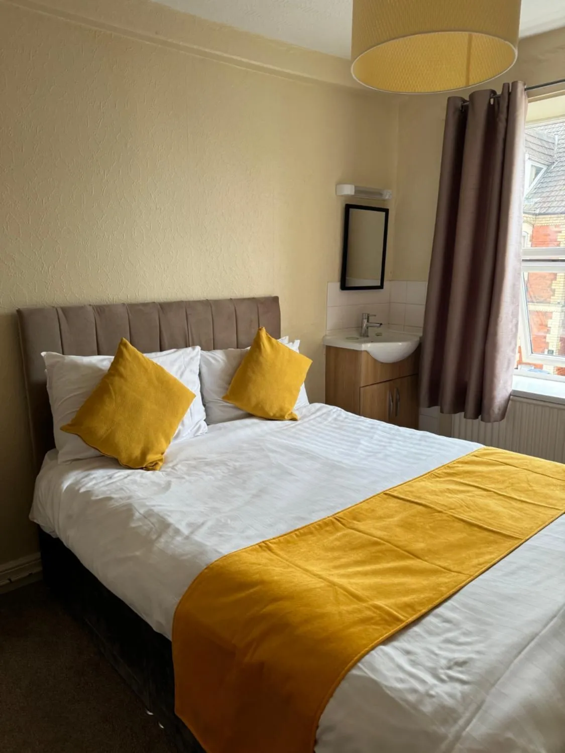 Bedroom, Bed in The Station Hotel