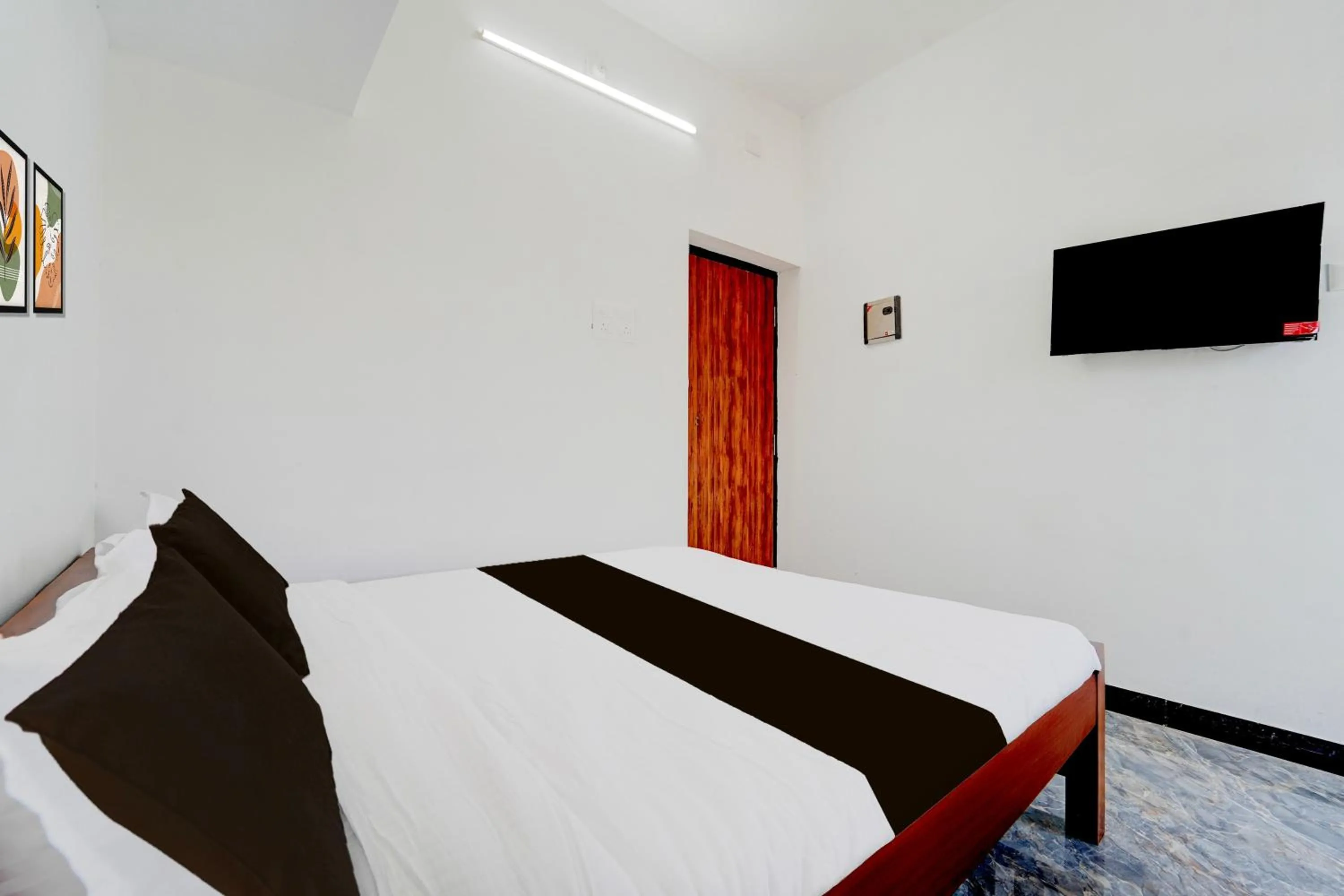 Bedroom, Bed in Super Hotel O Neelambur Near PSG ITech