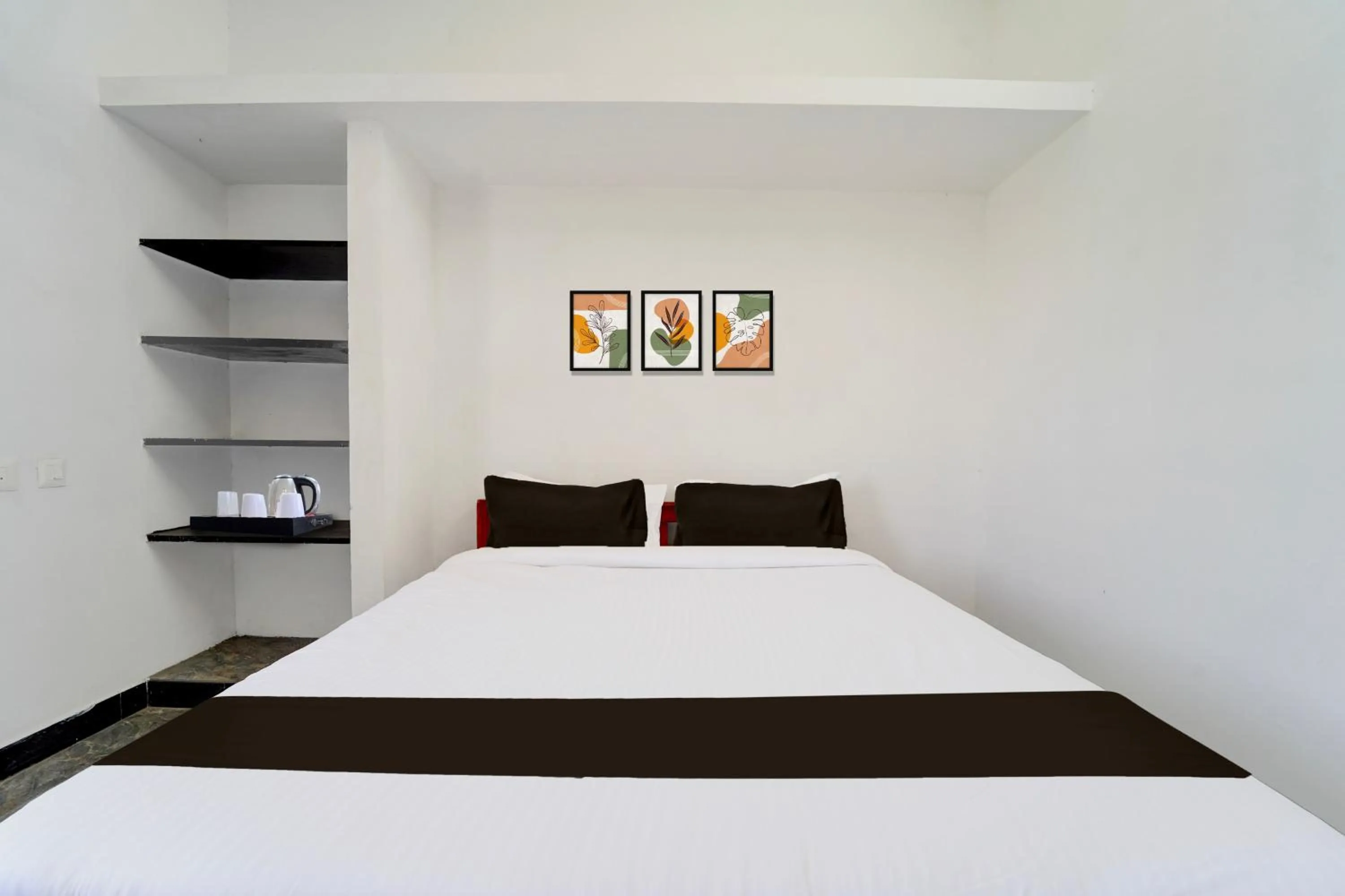 Bedroom, Bed in Super Hotel O Neelambur Near PSG ITech