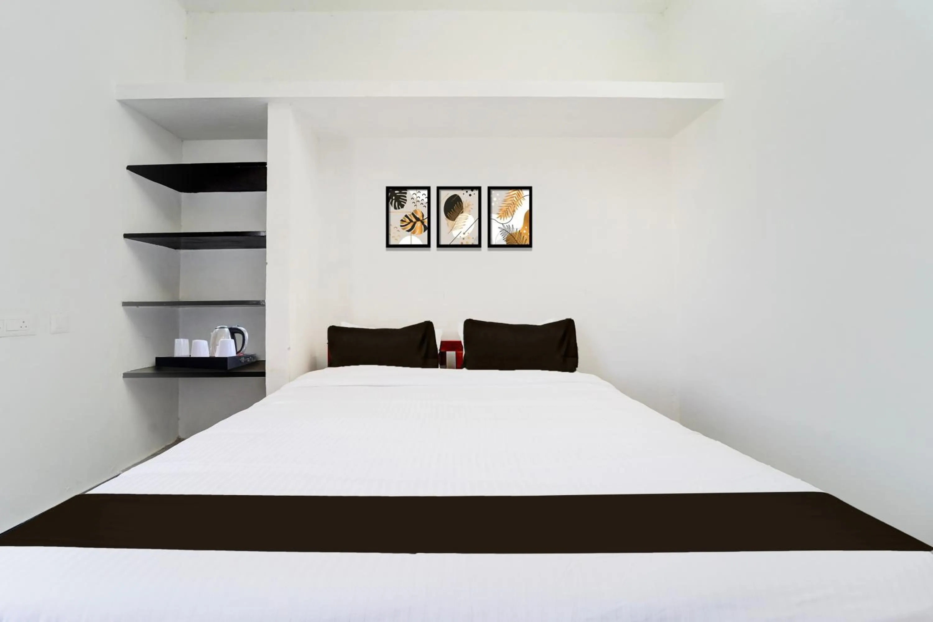 Bedroom, Bed in Super Hotel O Neelambur Near PSG ITech