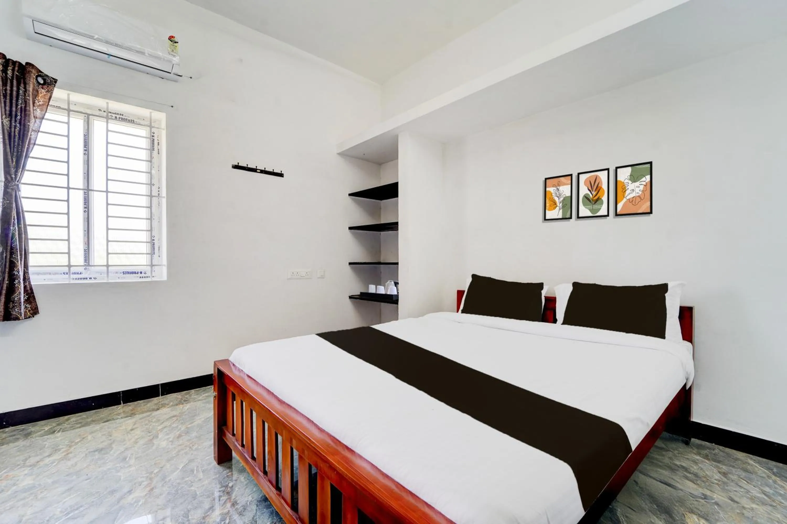 Bedroom, Bed in Super Hotel O Neelambur Near PSG ITech