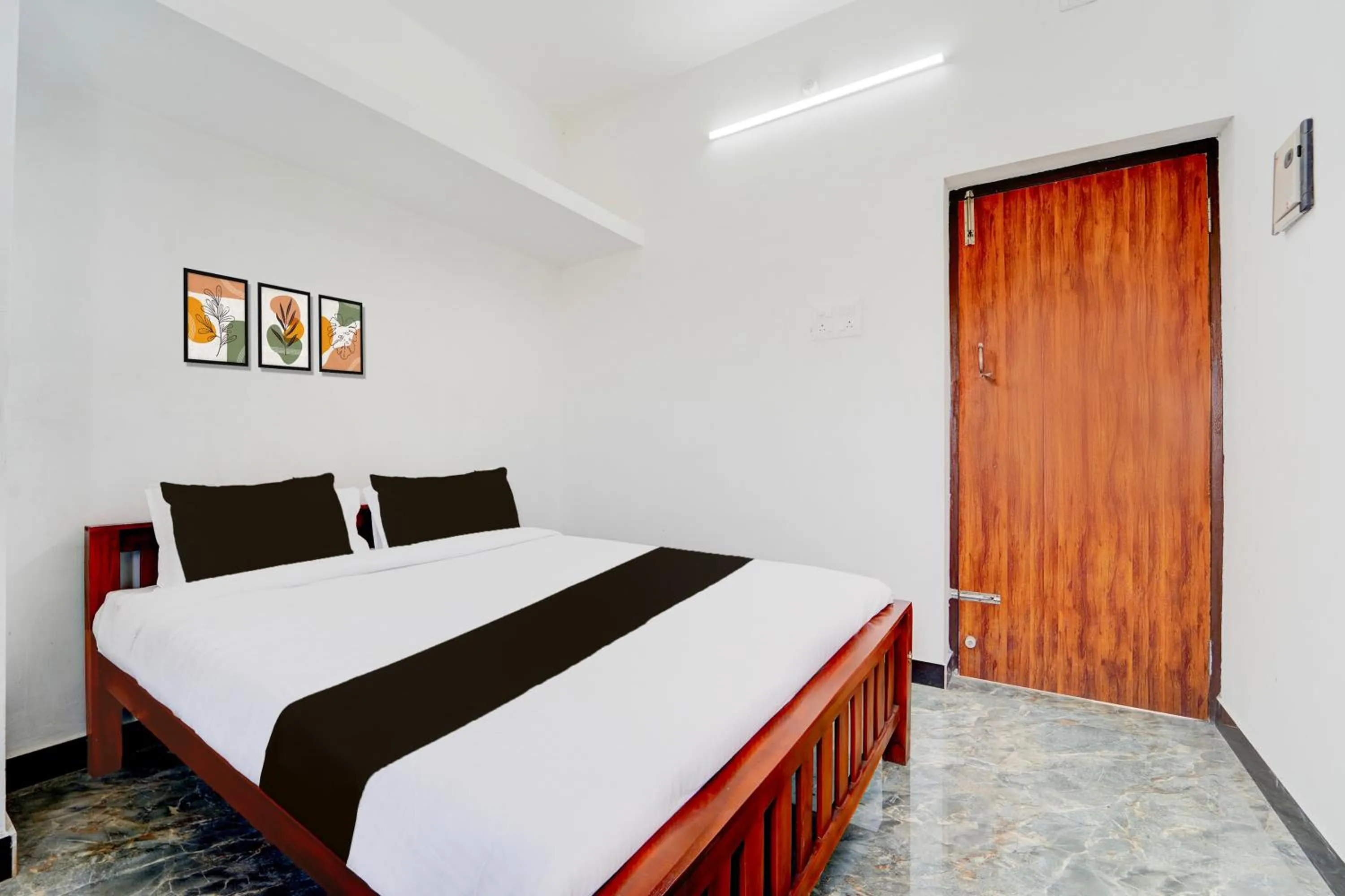 Bedroom, Bed in Super Hotel O Neelambur Near PSG ITech