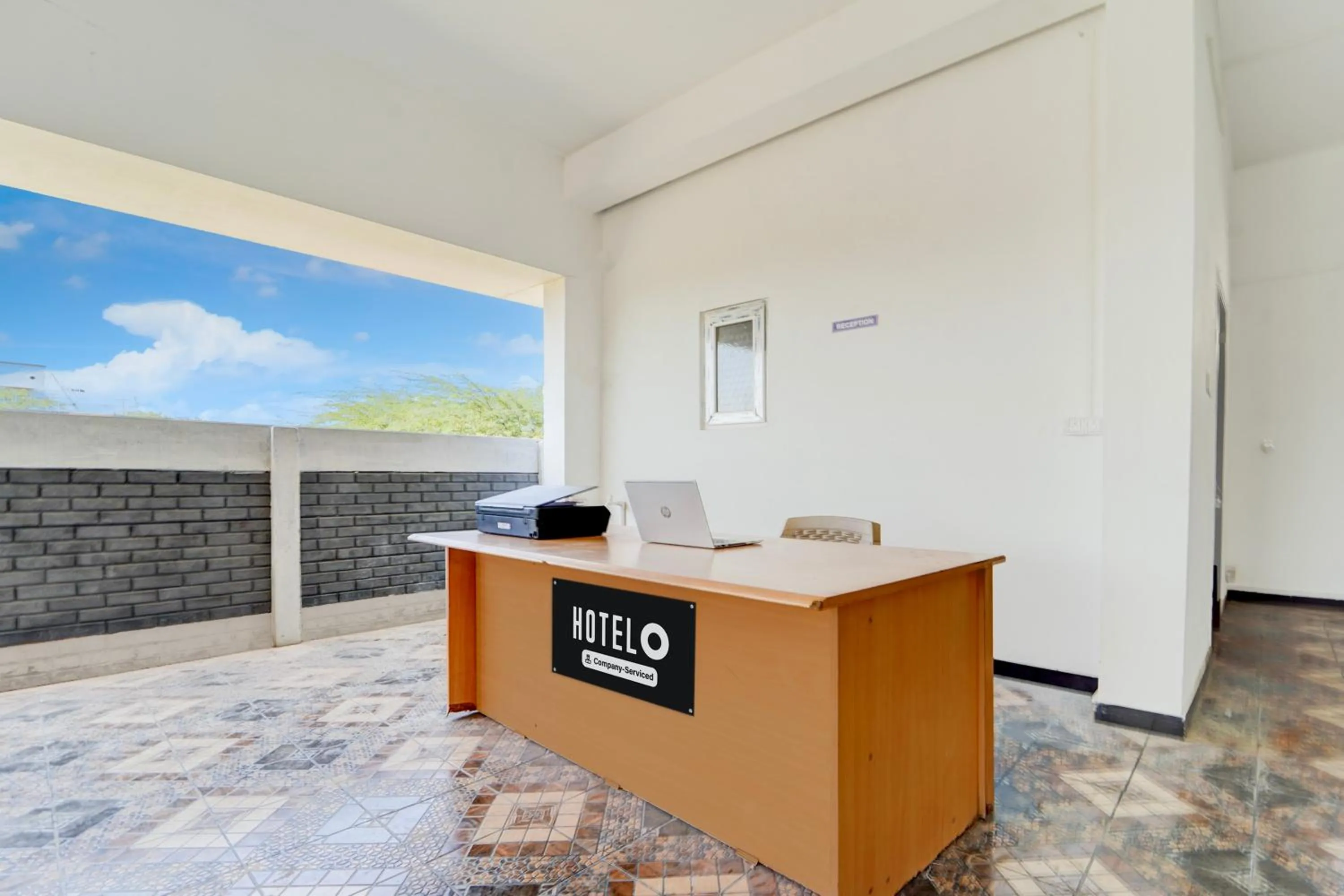 Lobby or reception in Super Hotel O Neelambur Near PSG ITech