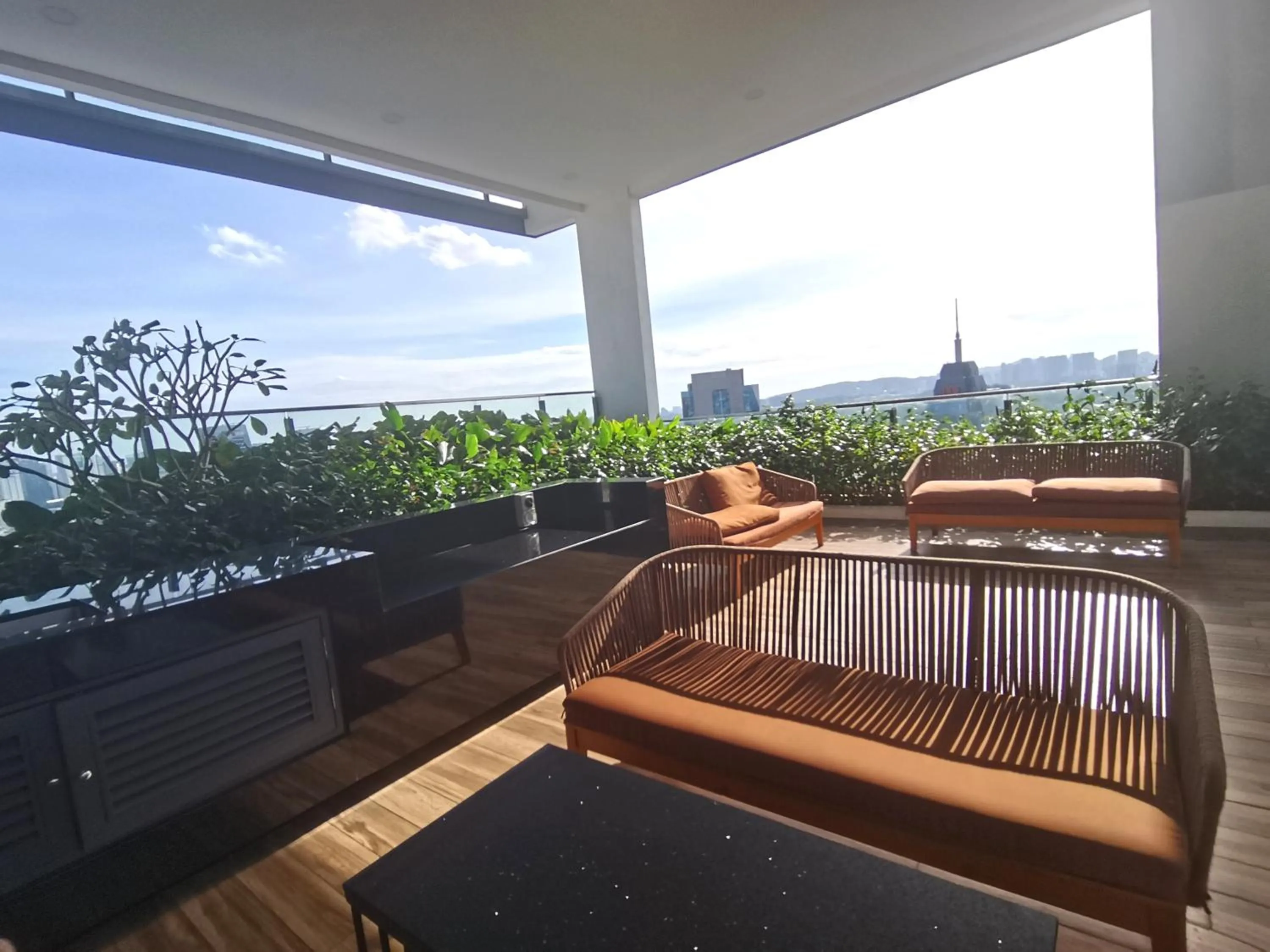 The Luxe by Infinitum Suites