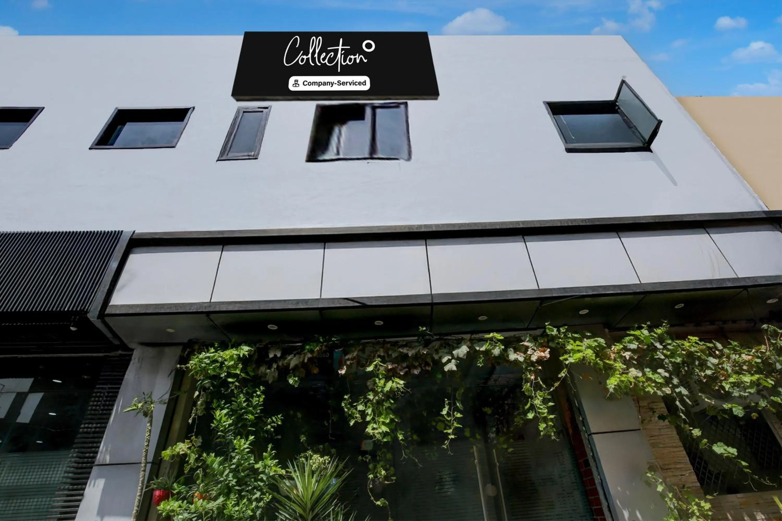 Collection O by OYO Ishwar Nagar Near Golden Temple Formerly Chahal Residency