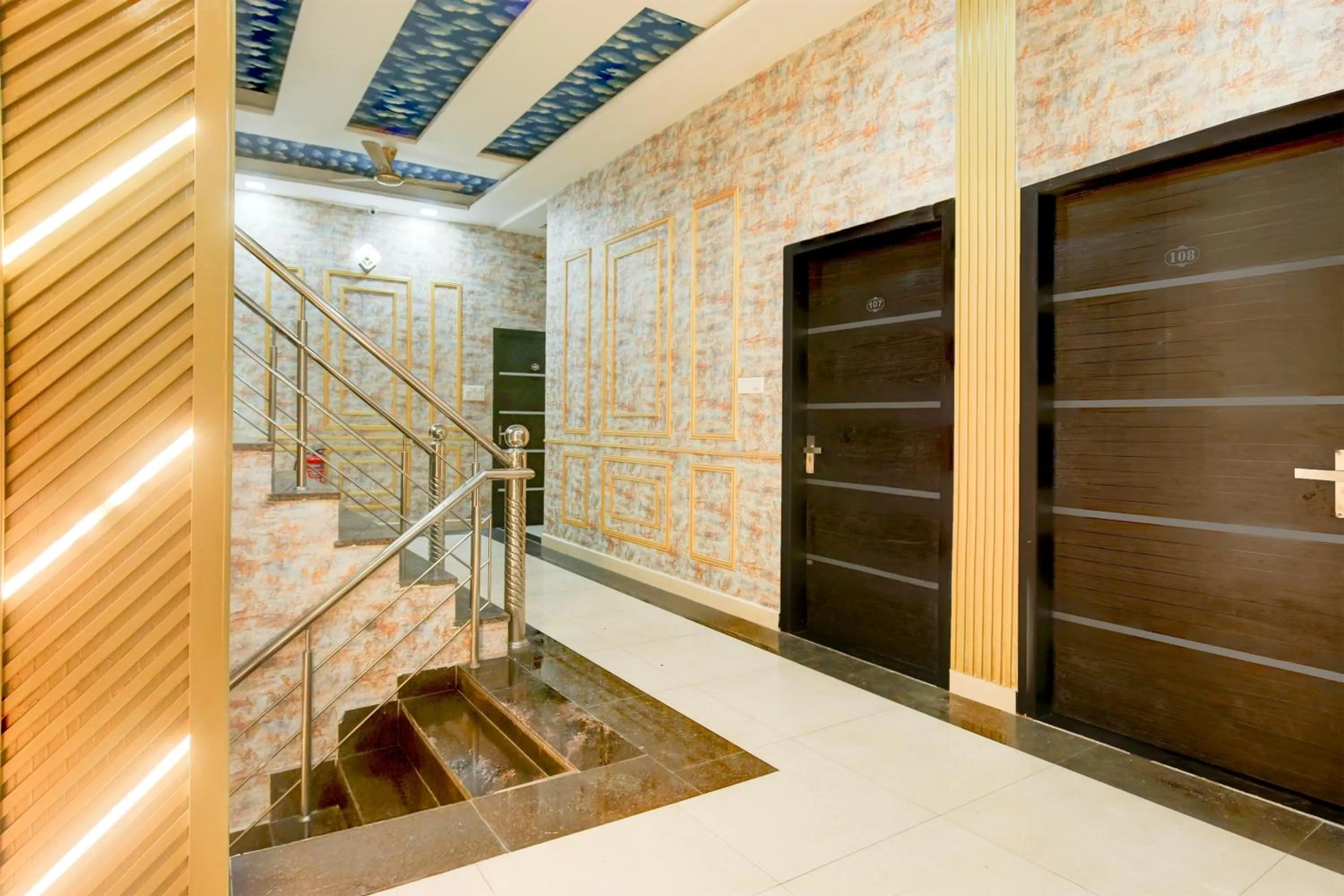 Collection O by OYO Ishwar Nagar Near Golden Temple Formerly Chahal Residency