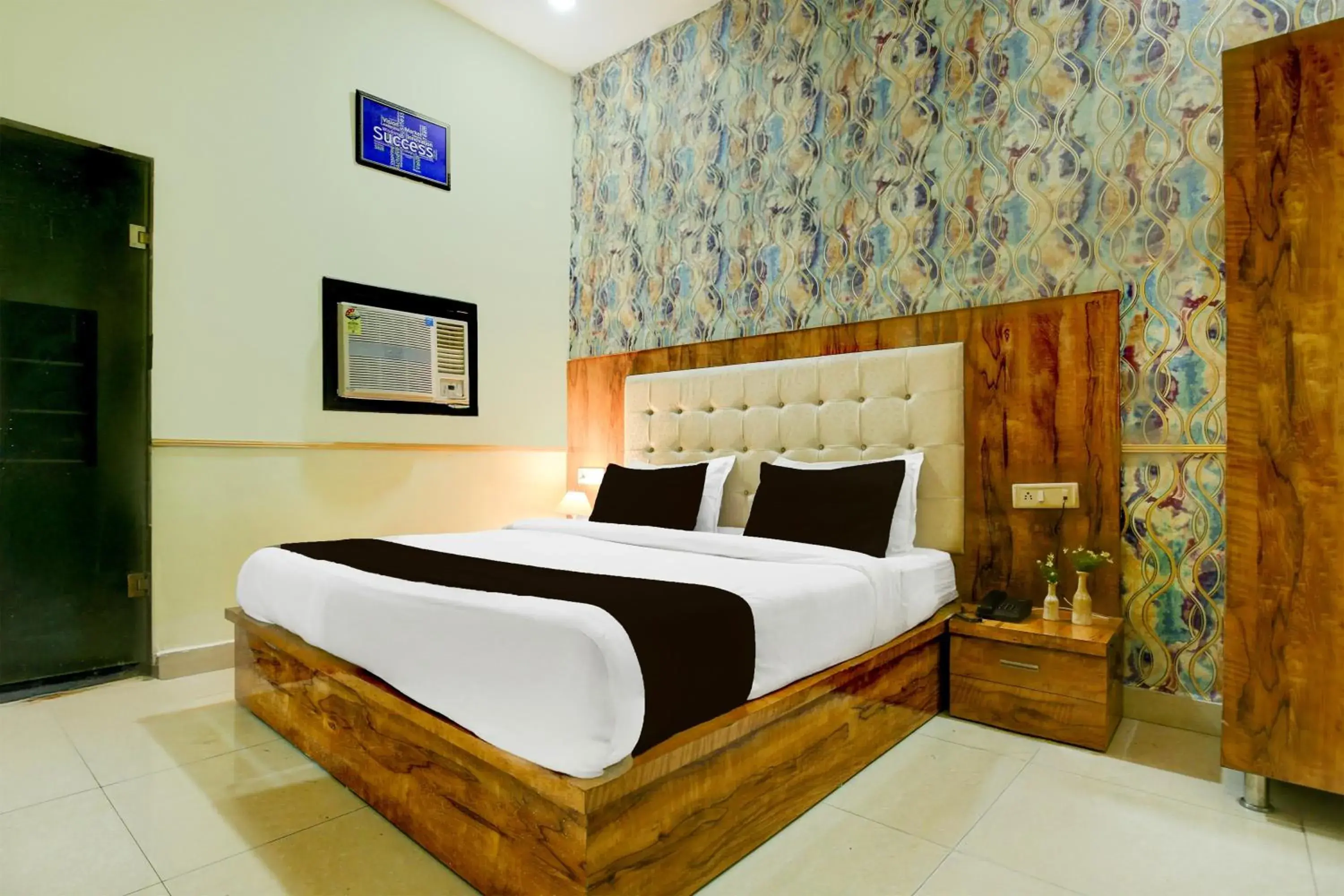 Triple Room with Bath - single occupancy in Super Collection O by OYO Ishwar Nagar Near Golden Temple Formerly Chahal Residency Triple Room with Bath - single occupancy in Super Collection O by OYO Ishwar Nagar Near Golden Temple Formerly Chahal Residency