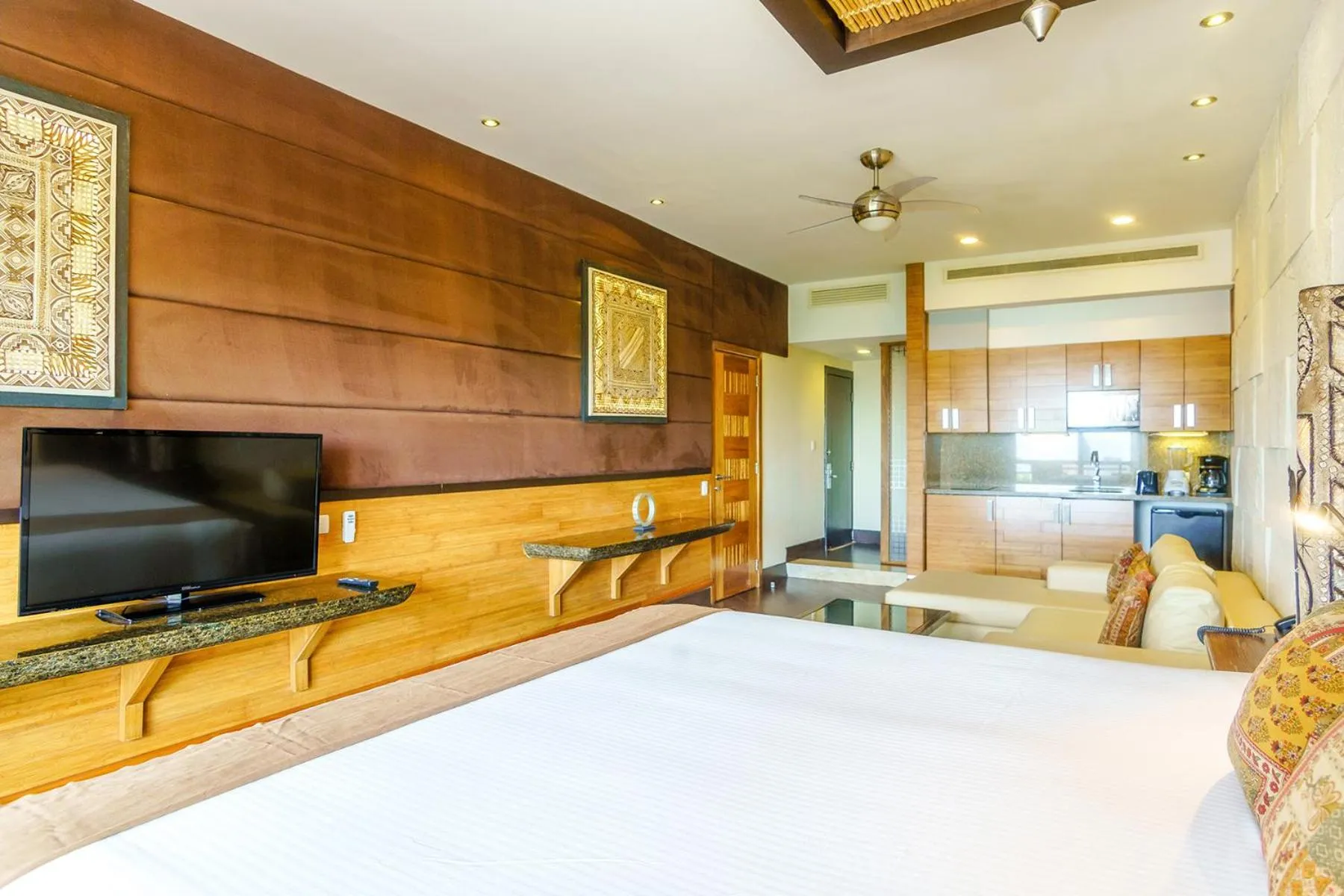 Communal lounge/ TV room, Bed in Aldea Thai by Stella Rentals