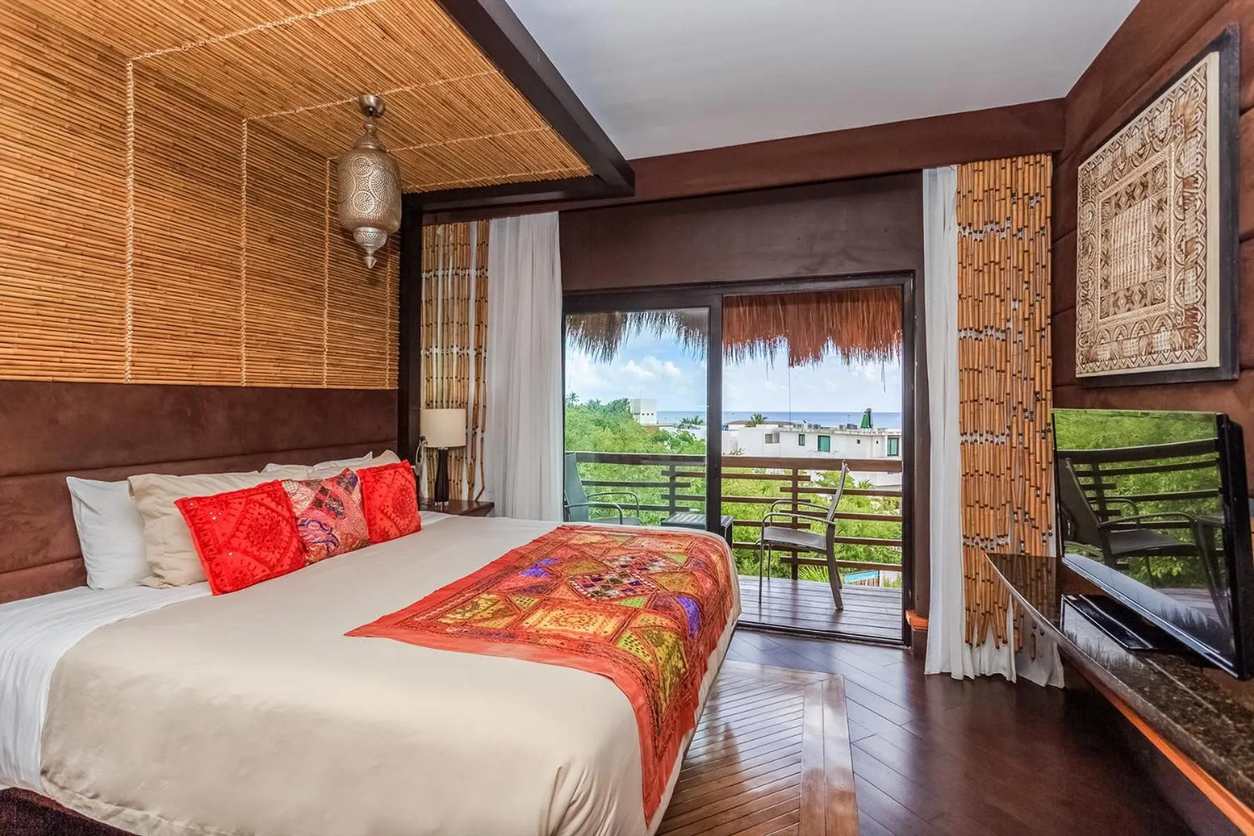 Communal lounge/ TV room, Bed in Aldea Thai by Stella Rentals