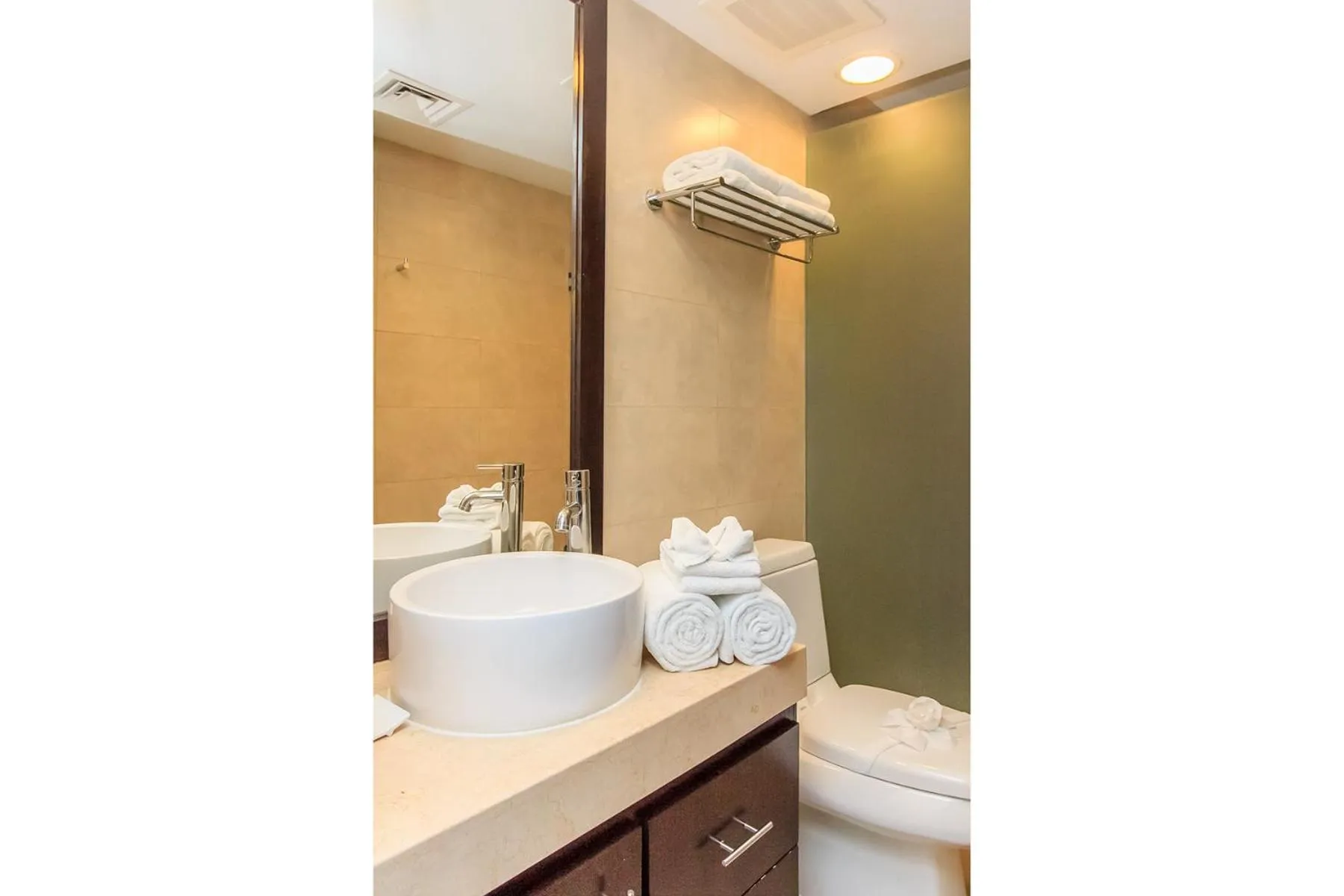 Bathroom in Aldea Thai by Stella Rentals