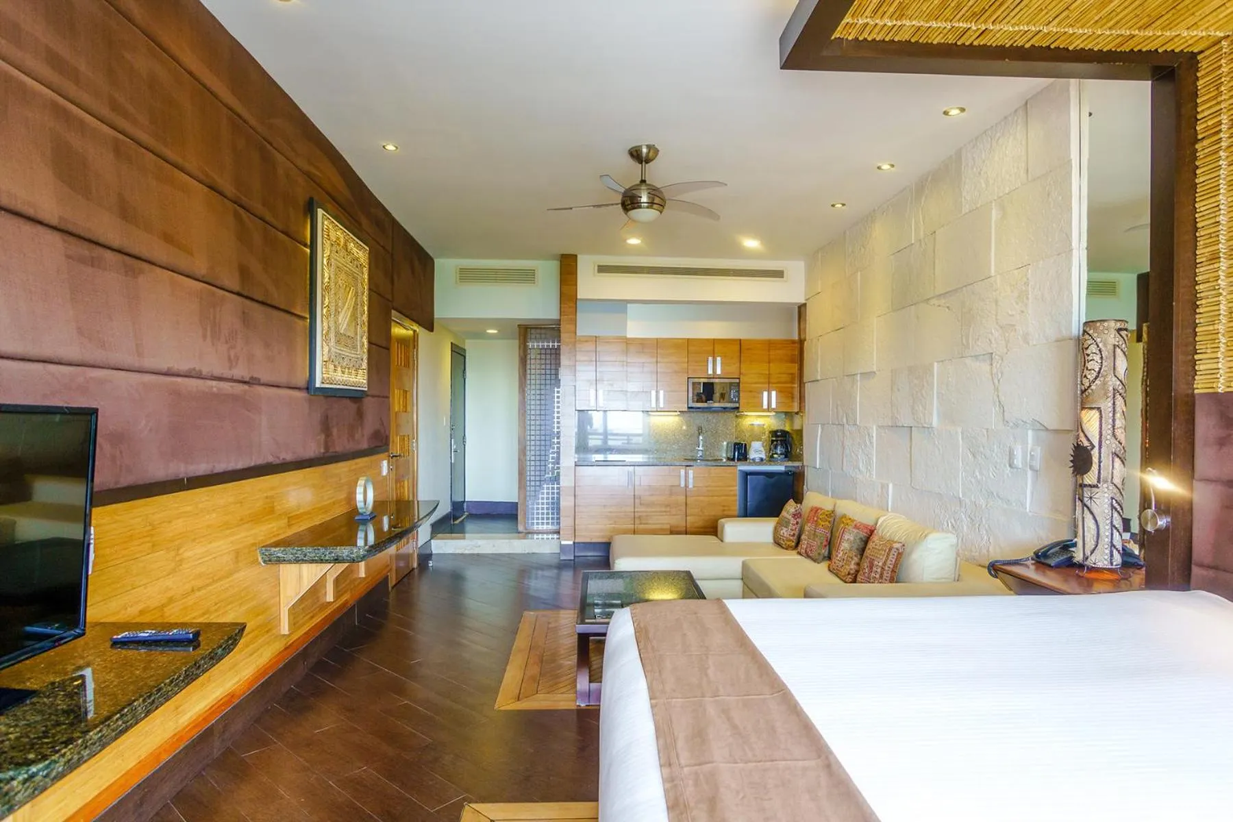 Photo of the whole room, Bed in Aldea Thai by Stella Rentals