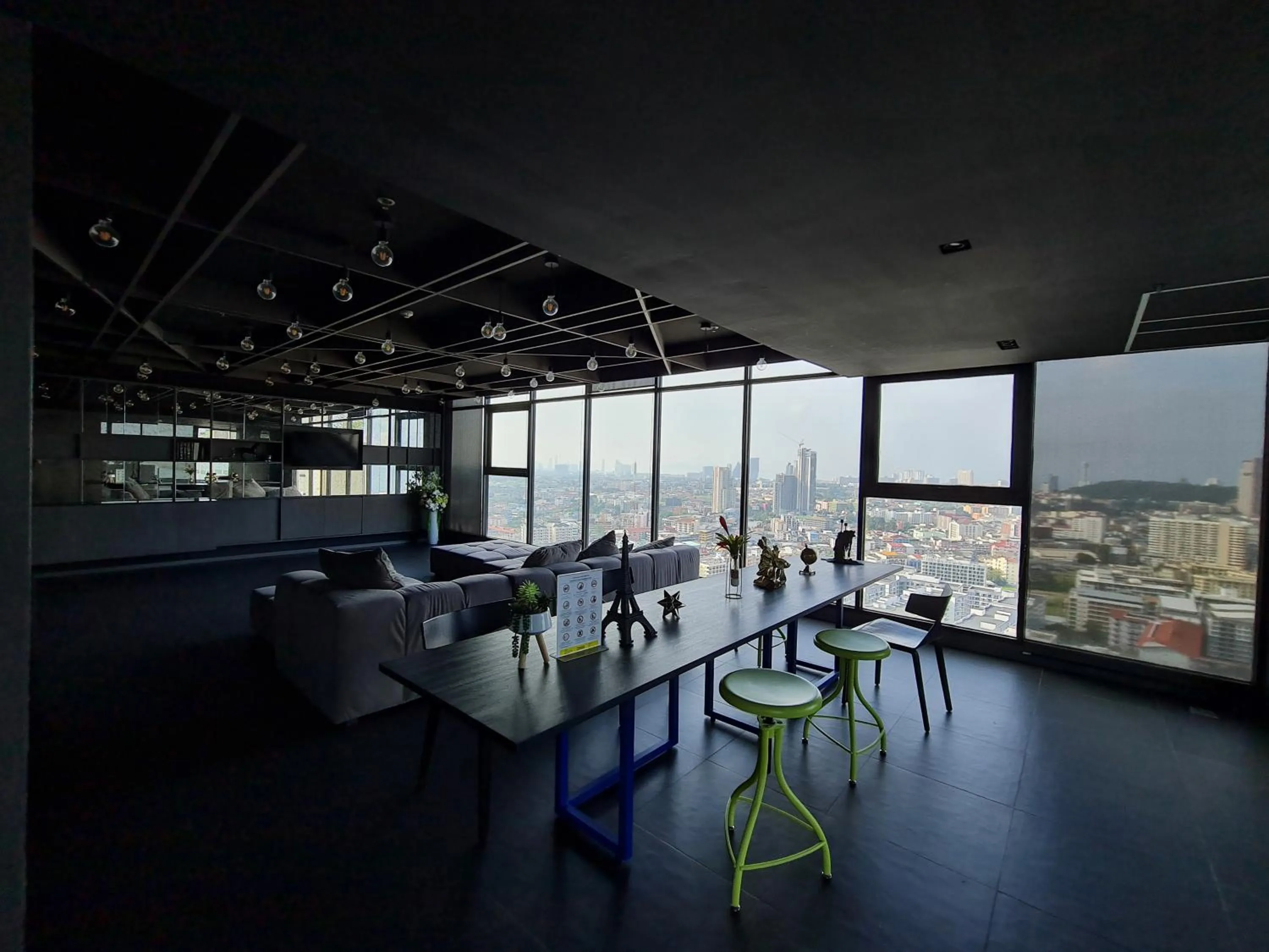 The base central pattaya condo