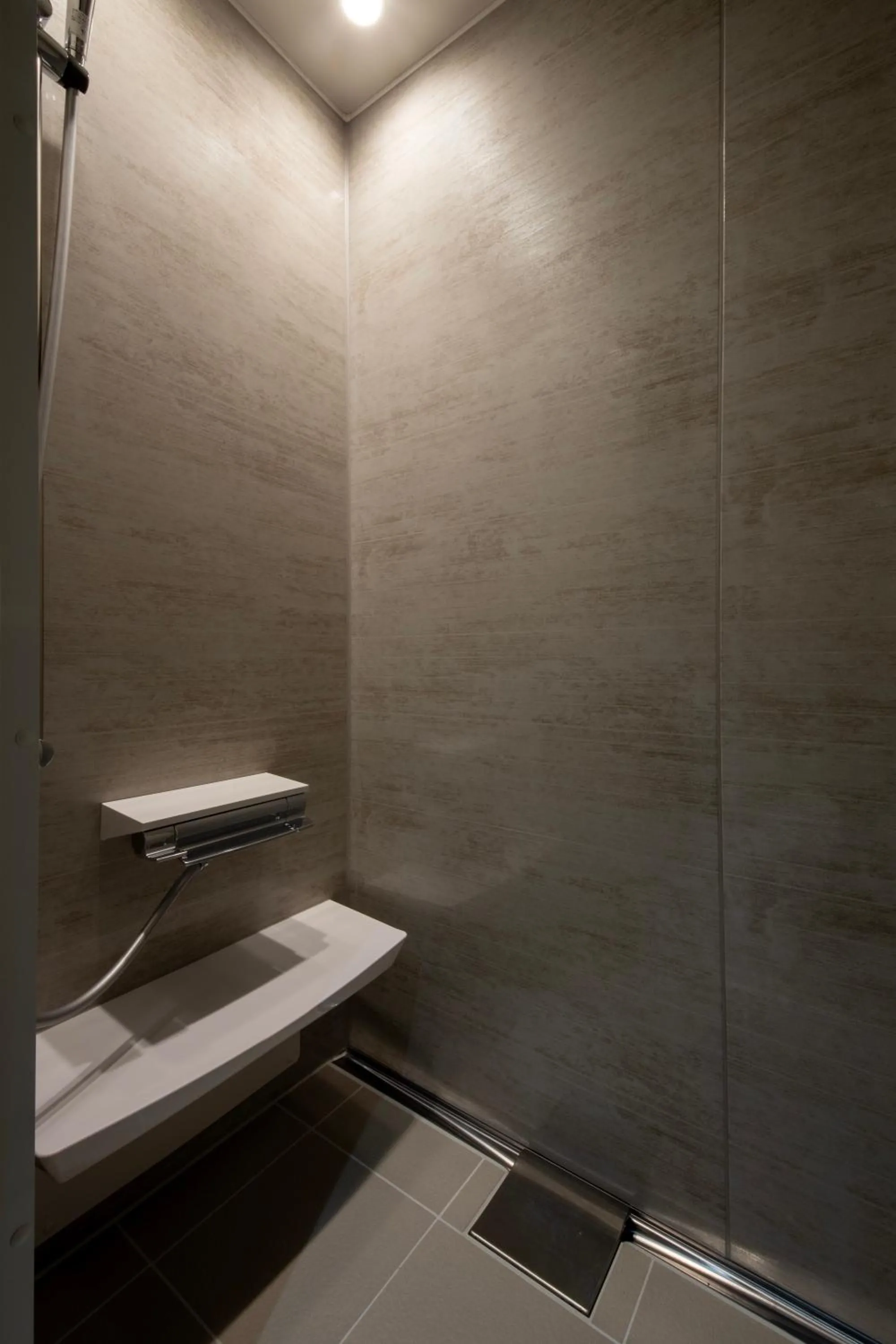 Shower in Hotel Guild 5