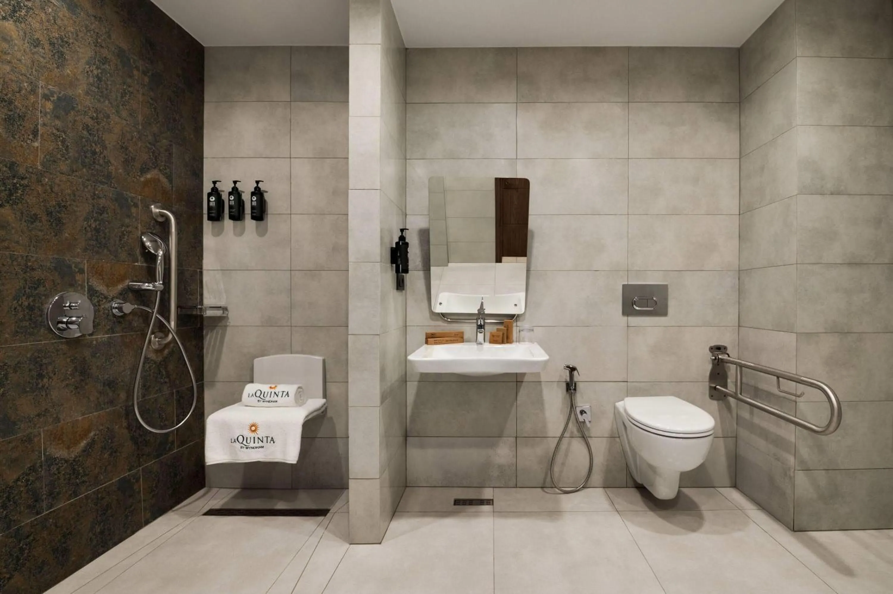 Shower in La Quinta by Wyndham Batumi