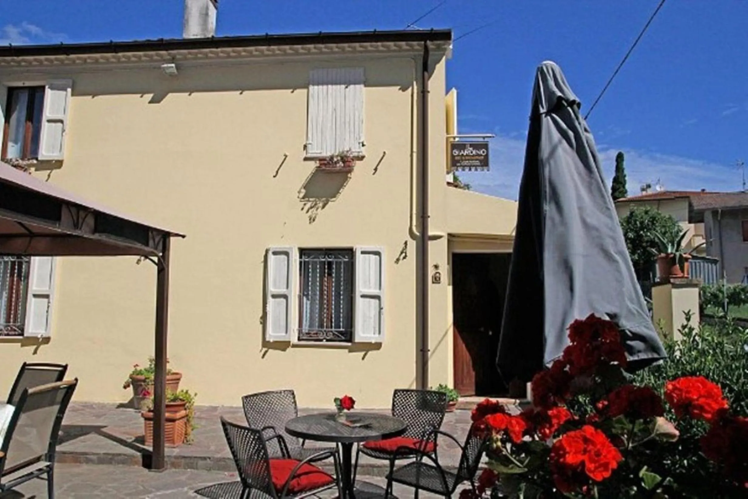 Facade/entrance in B&B Il Giardino