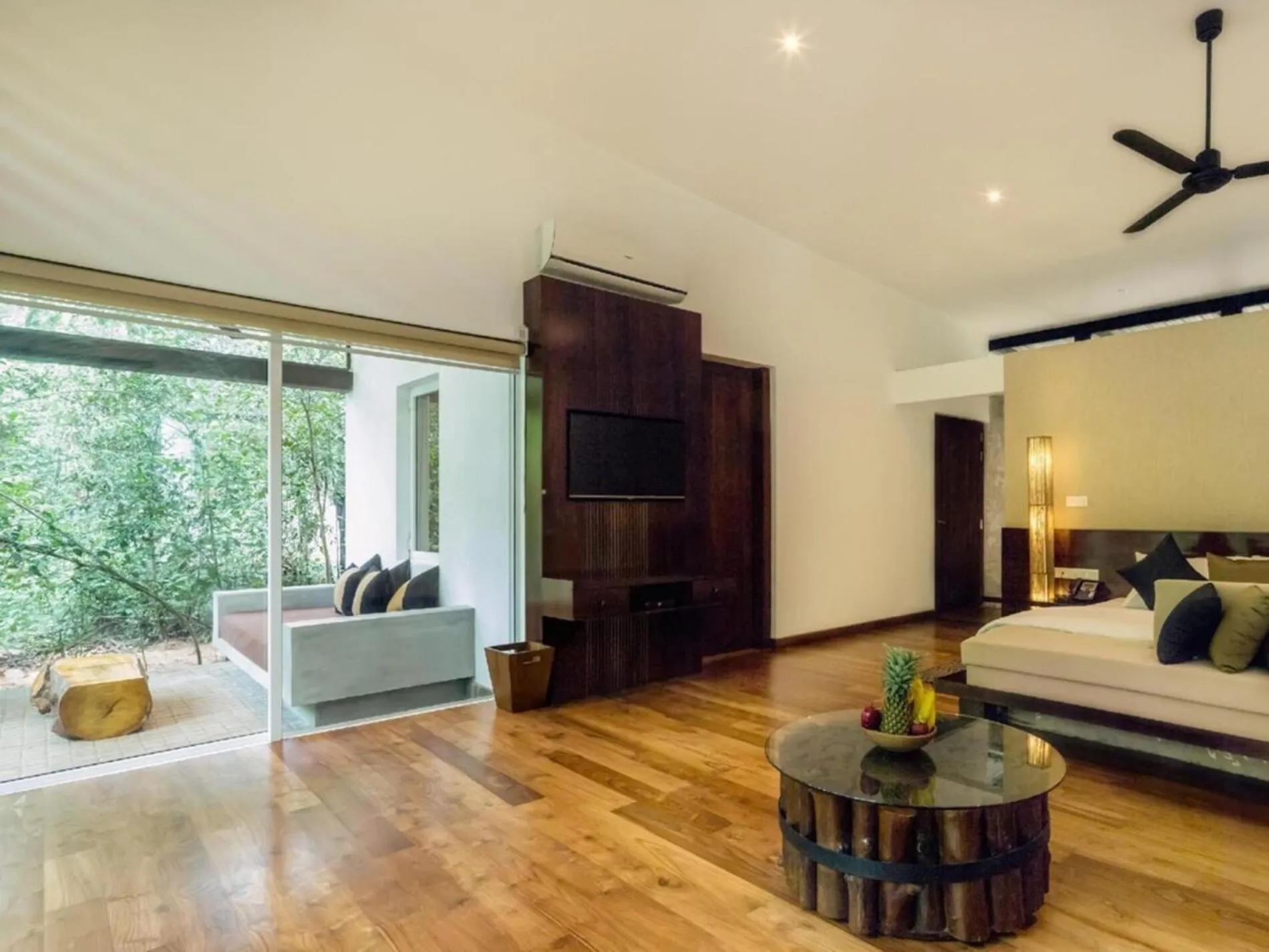 Seating area, Bed in Palmstone Retreat