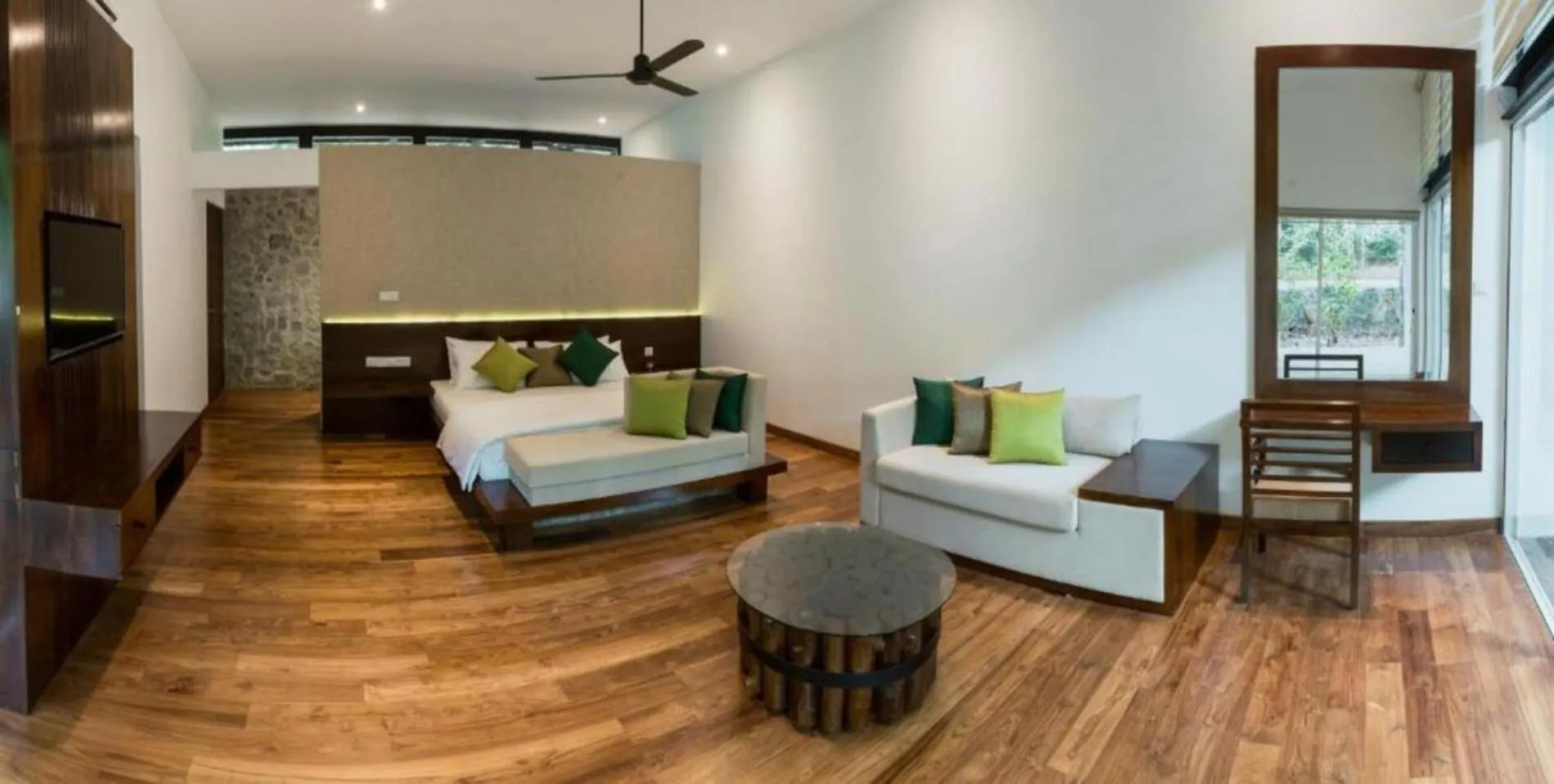 Photo of the whole room, Bed in Palmstone Retreat