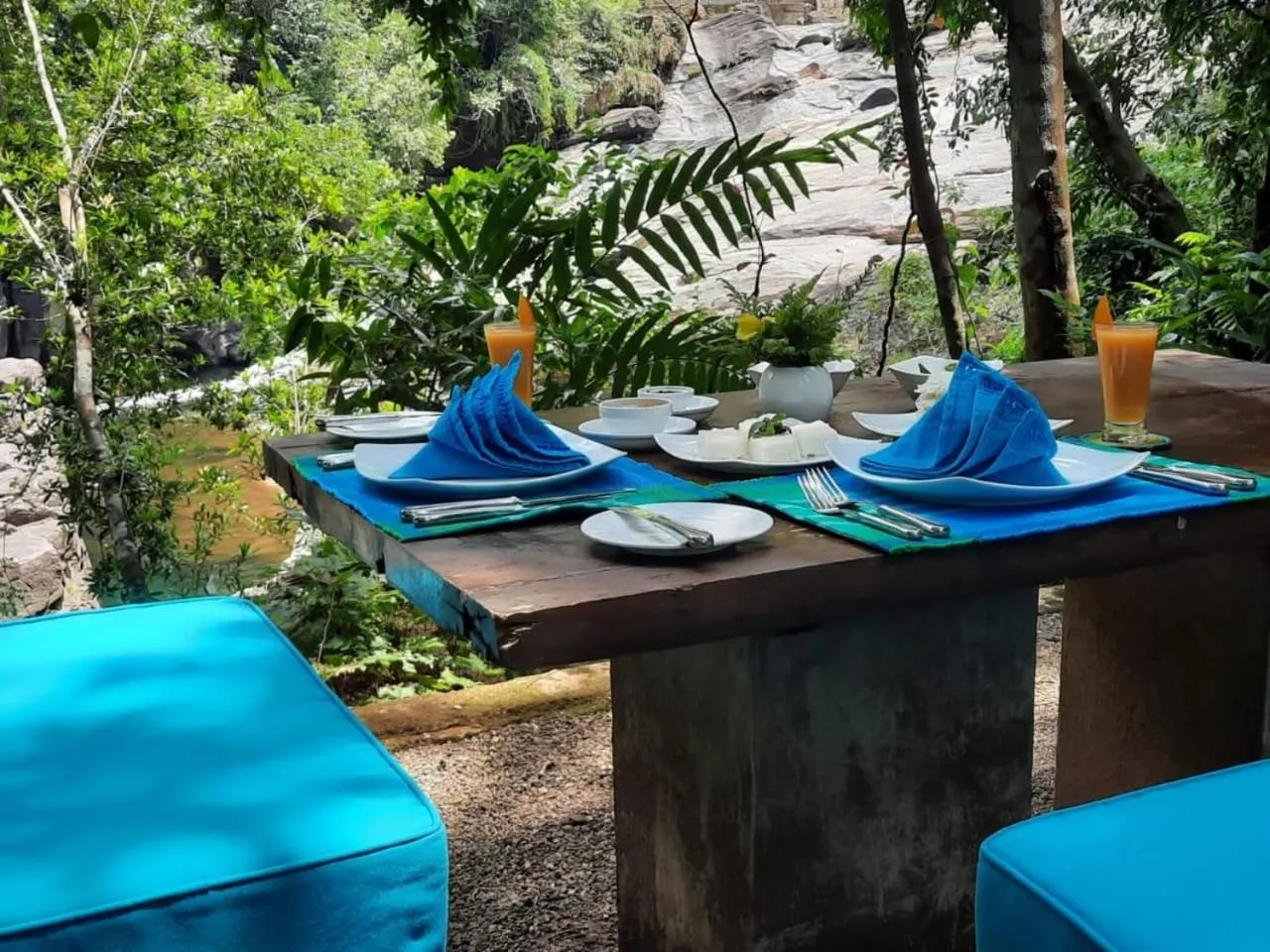 Restaurant/places to eat in Palmstone Retreat