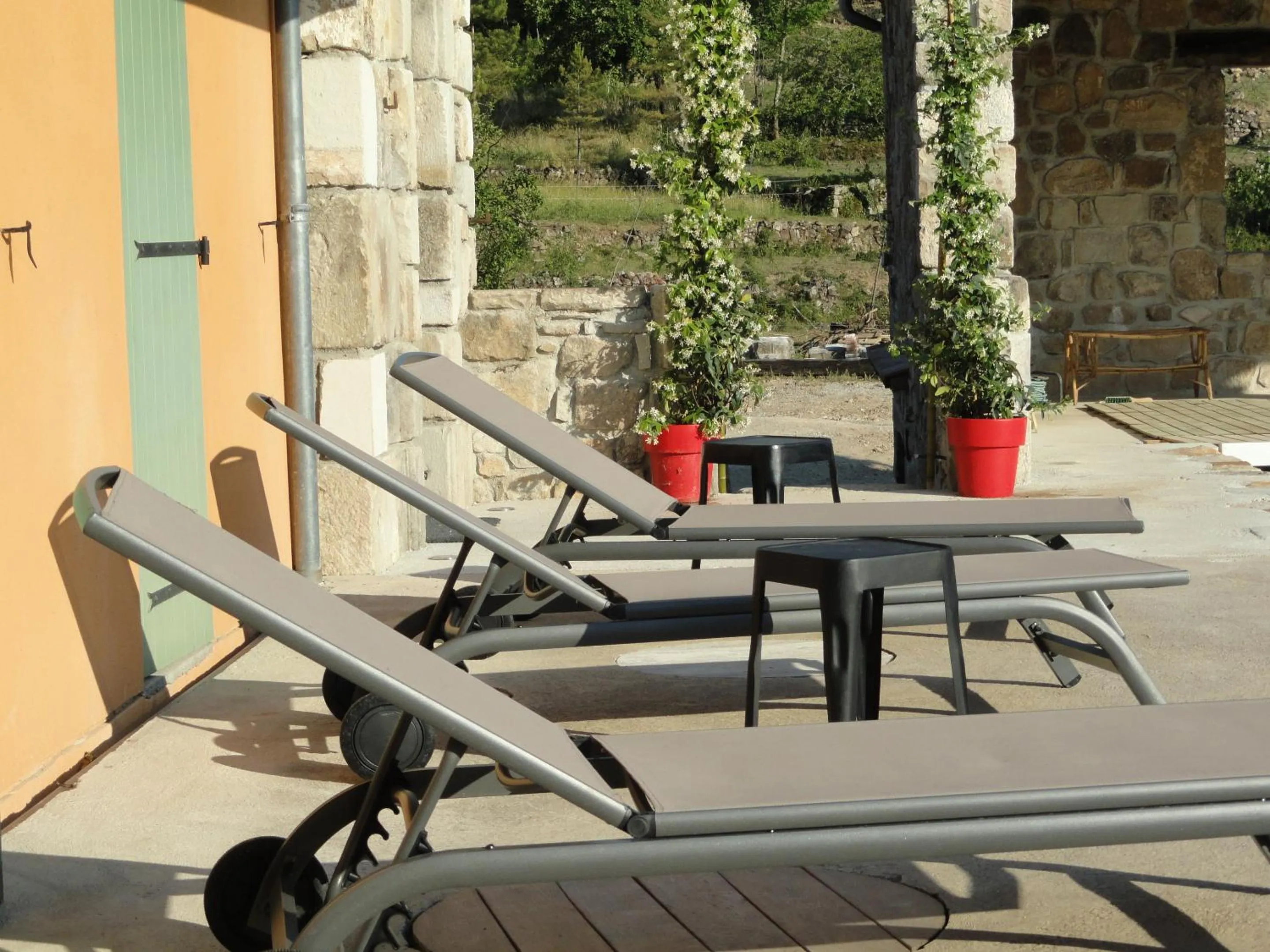 Pool view in Chambre d'hôtes Au creux du Chambon