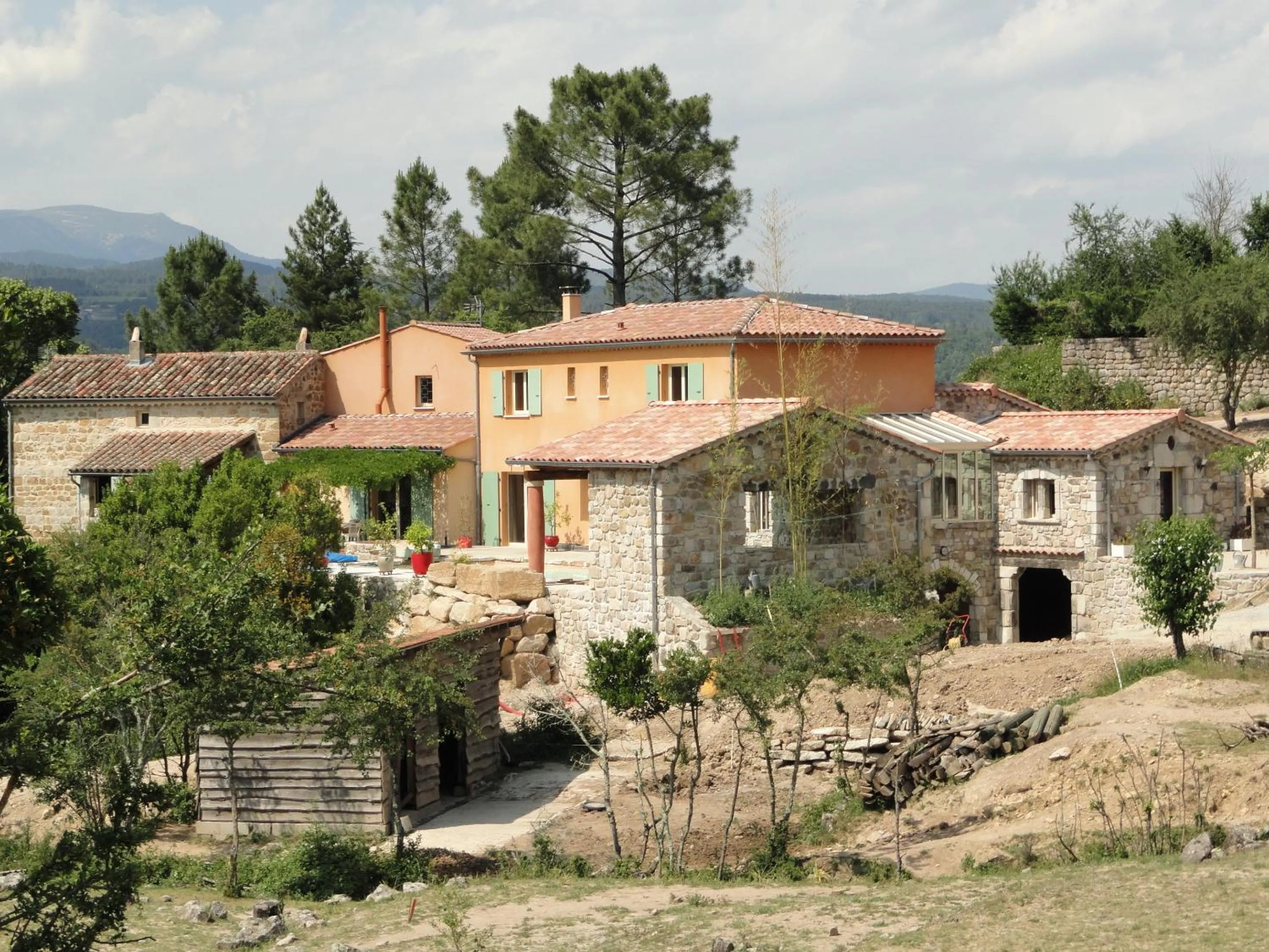 Property building in Chambre d'hôtes Au creux du Chambon