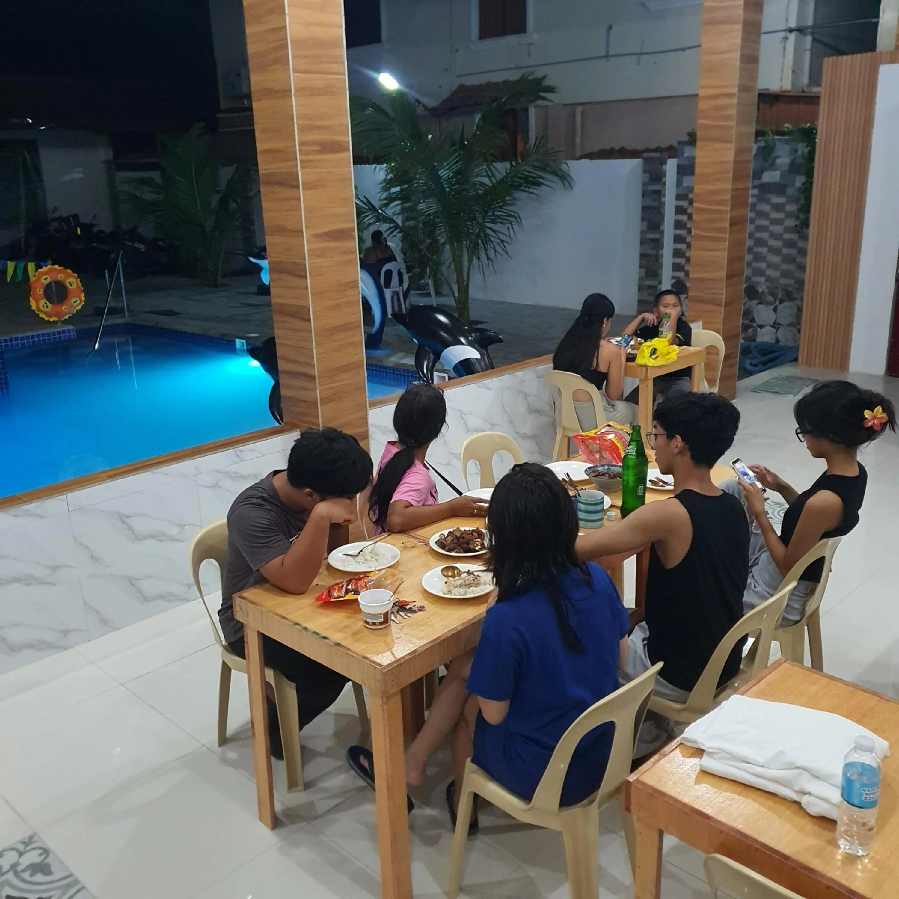 Breakfast in AOSMECPoolCamp Hotel