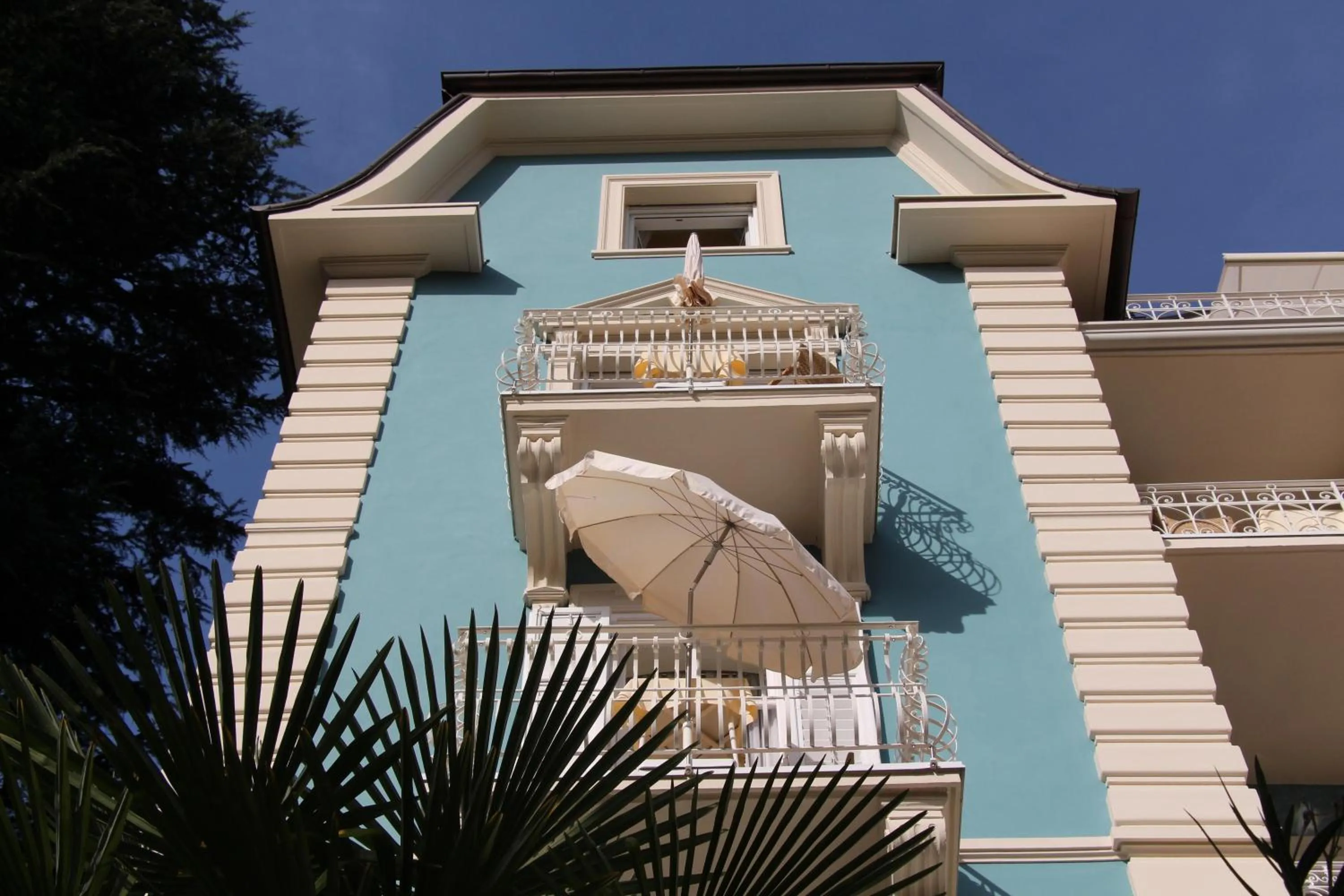 Facade/entrance in Villa Bavaria