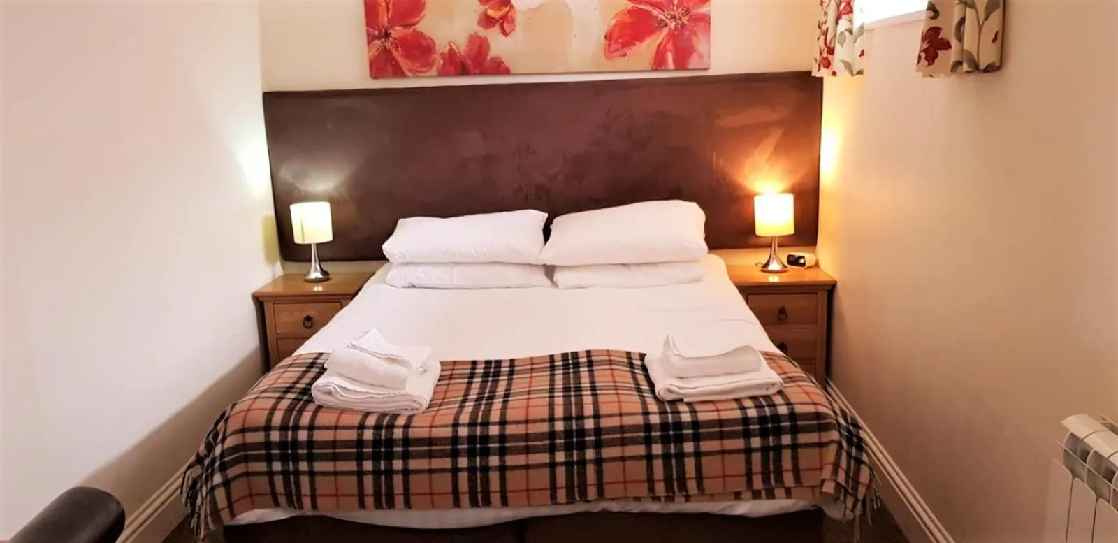 Photo of the whole room, Bed in The Harbour House Sea Front Hotel