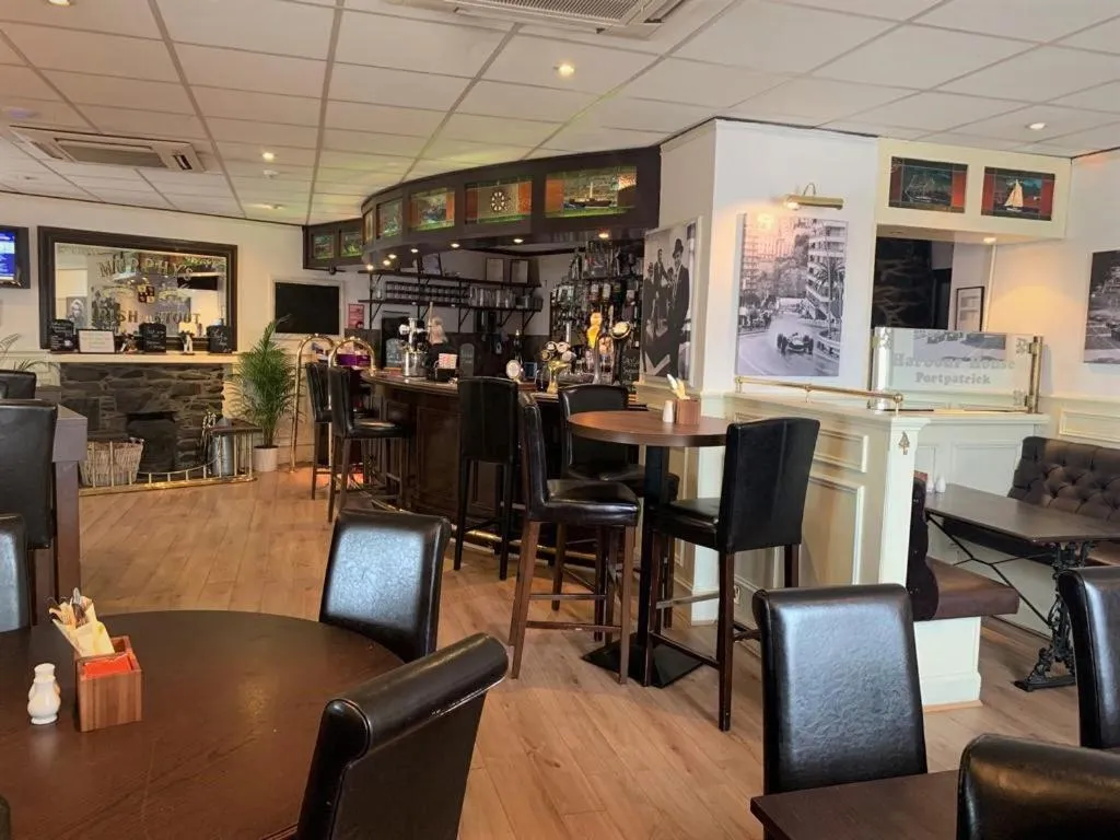 Lounge or bar in The Harbour House Sea Front Hotel