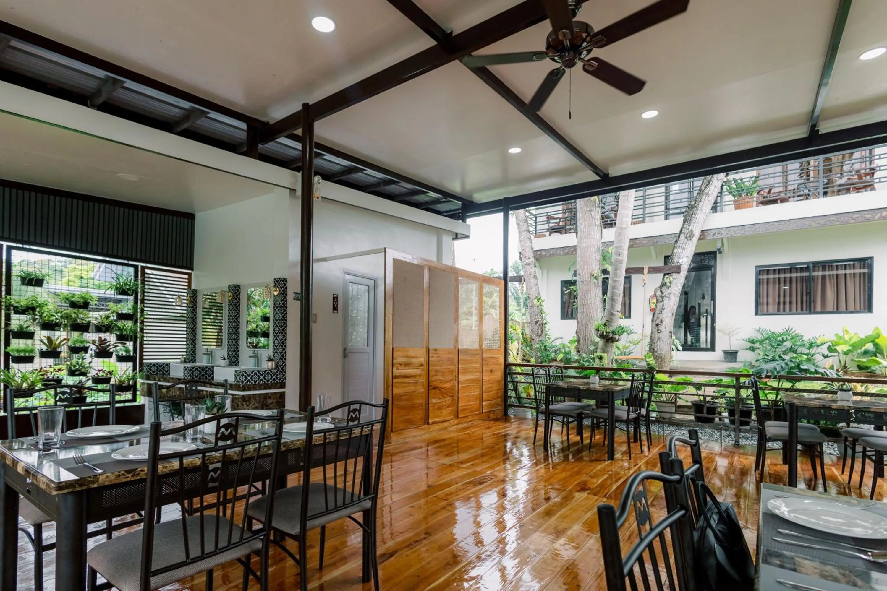 Restaurant/places to eat in Loboc Riverside Inn & Restaurant