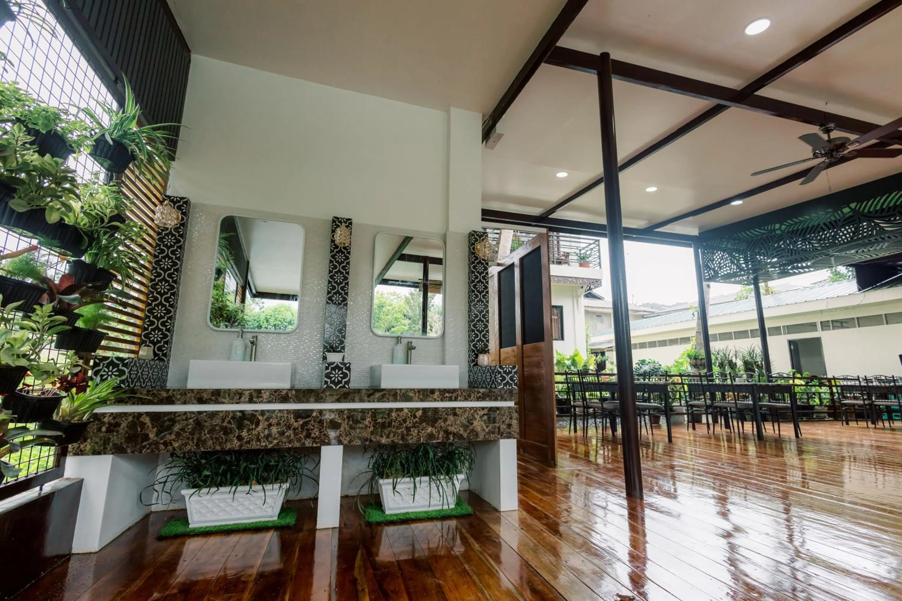 Restaurant/places to eat in Loboc Riverside Inn & Restaurant