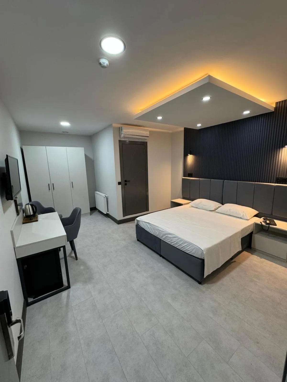 Shower, Bed in Trio Palace