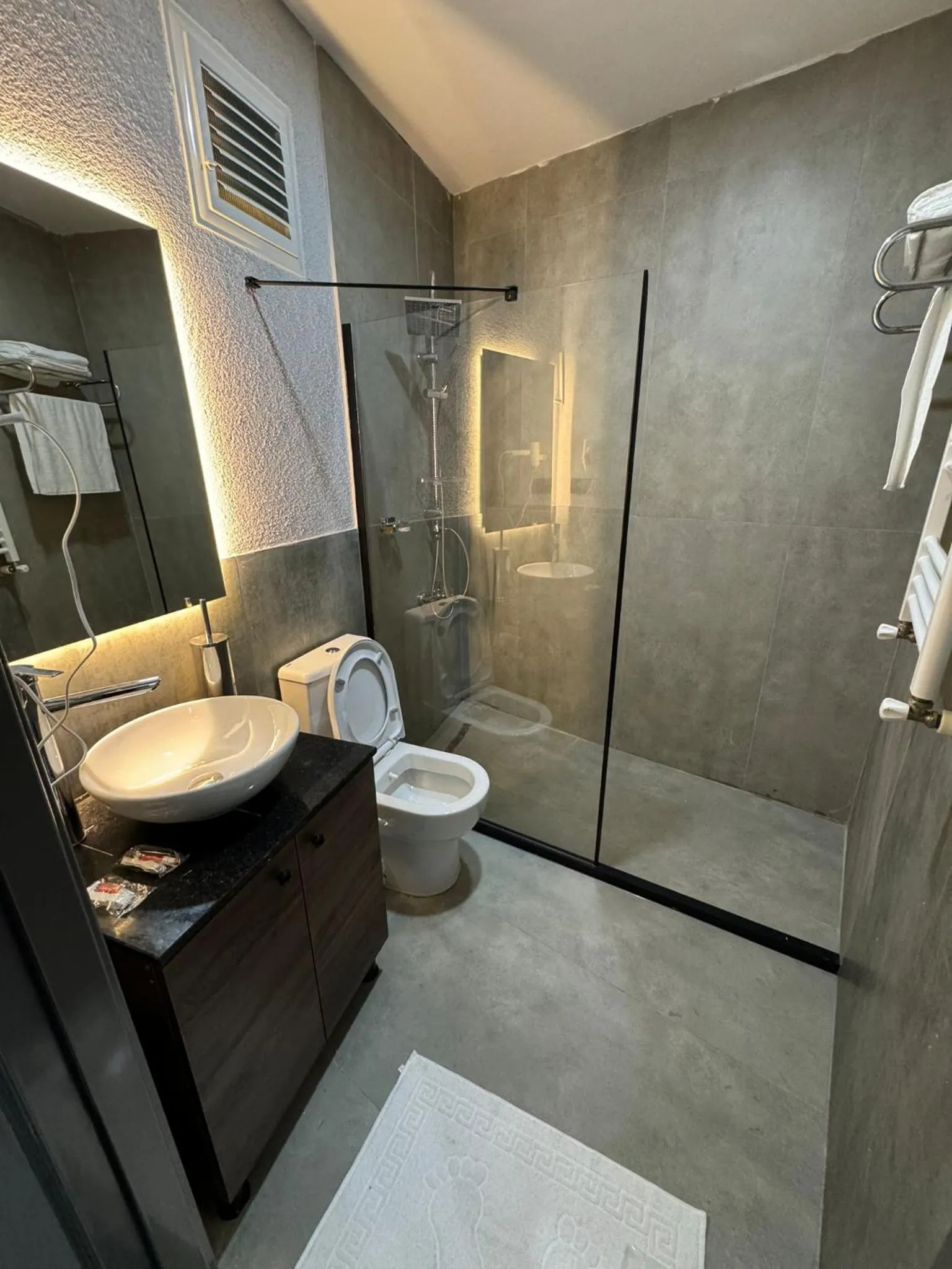 Shower in Trio Palace