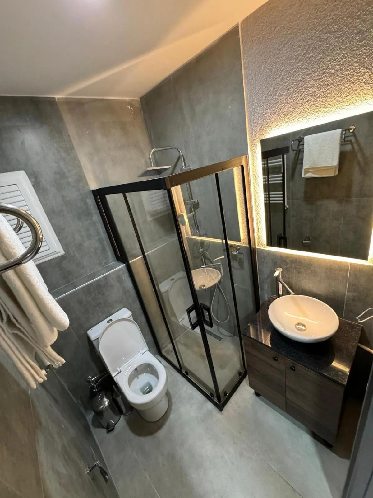 Shower in Trio Palace