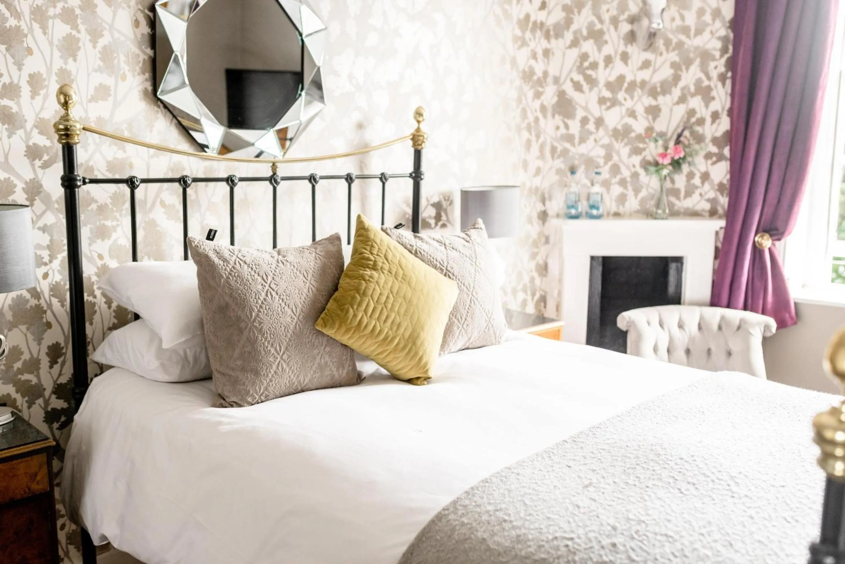 Bedroom, Bed in The Sweeney