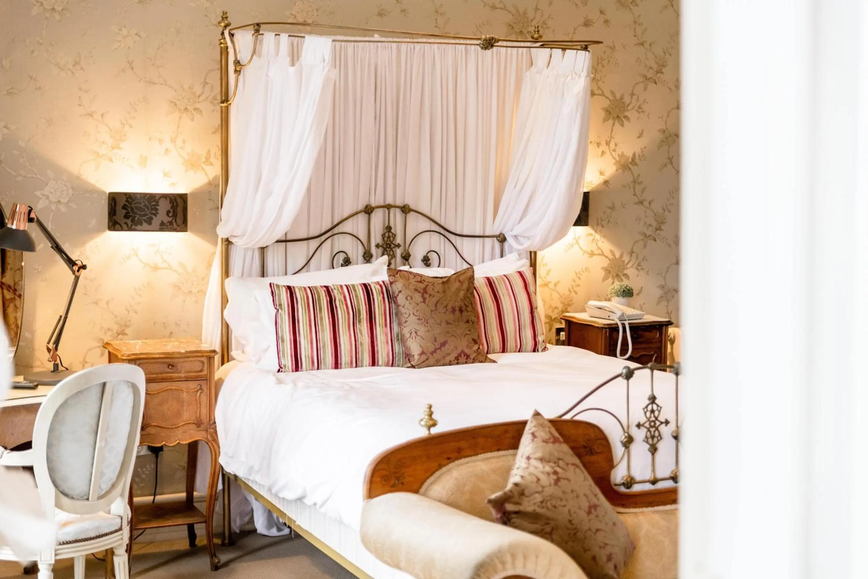 Bedroom, Bed in The Sweeney