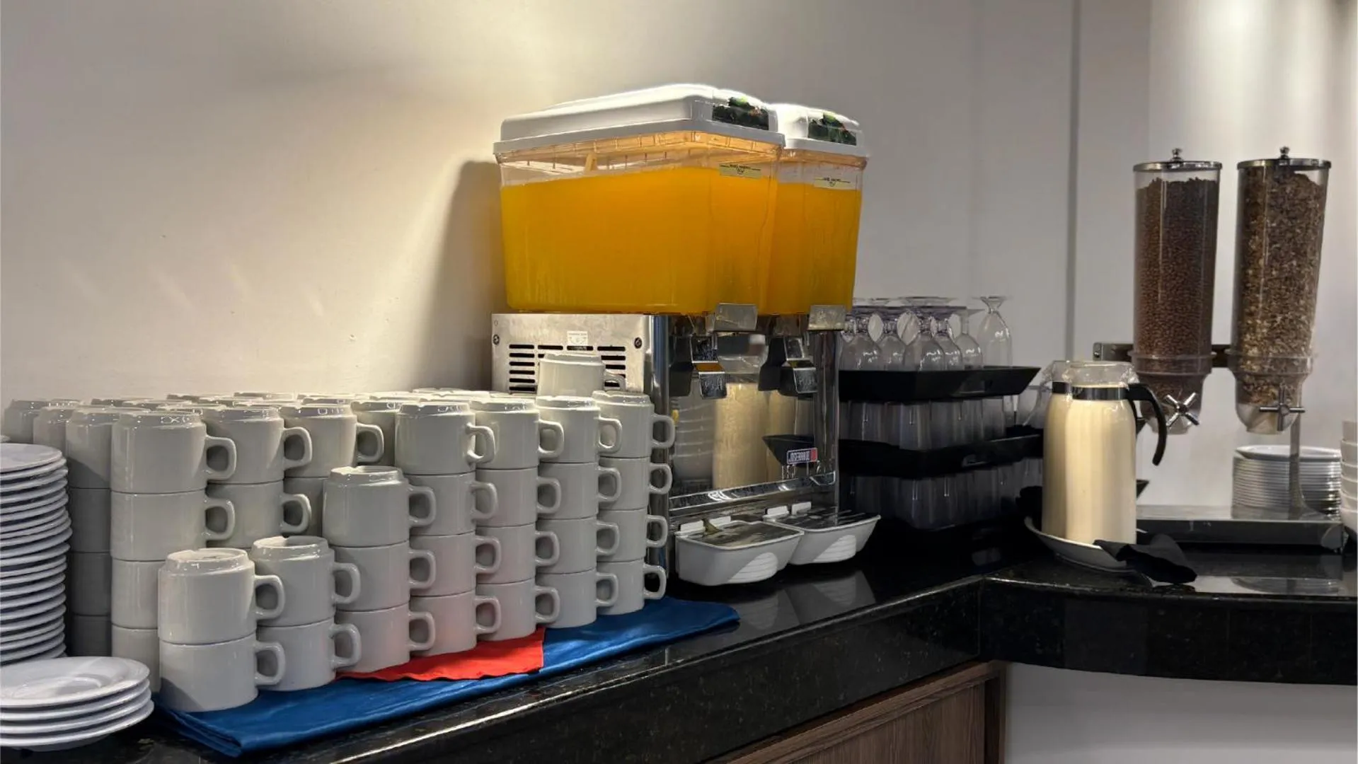 Restaurant/places to eat in Hotel Portobelo Plaza las Ámericas