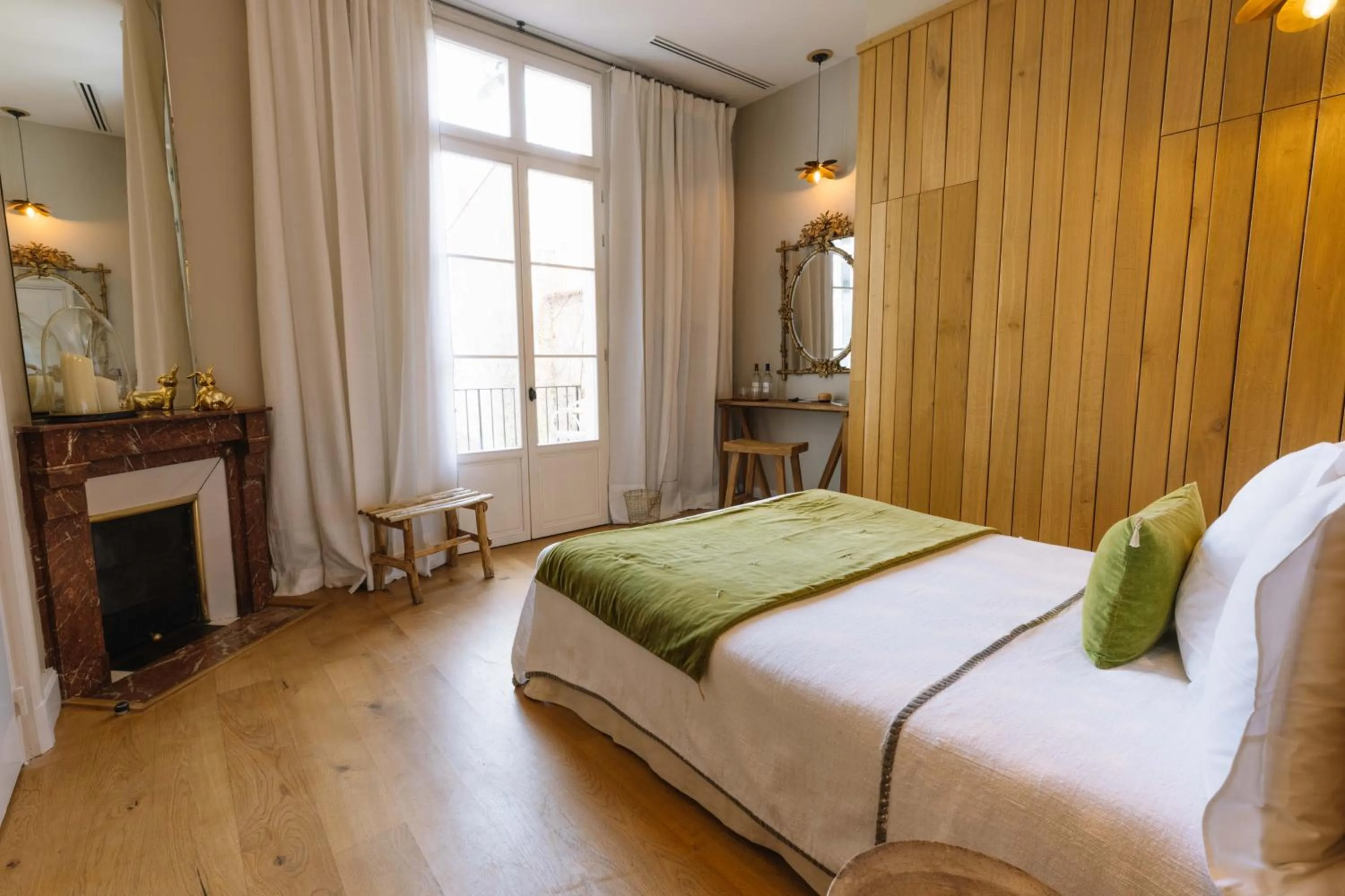 Bedroom, Bed in La Course