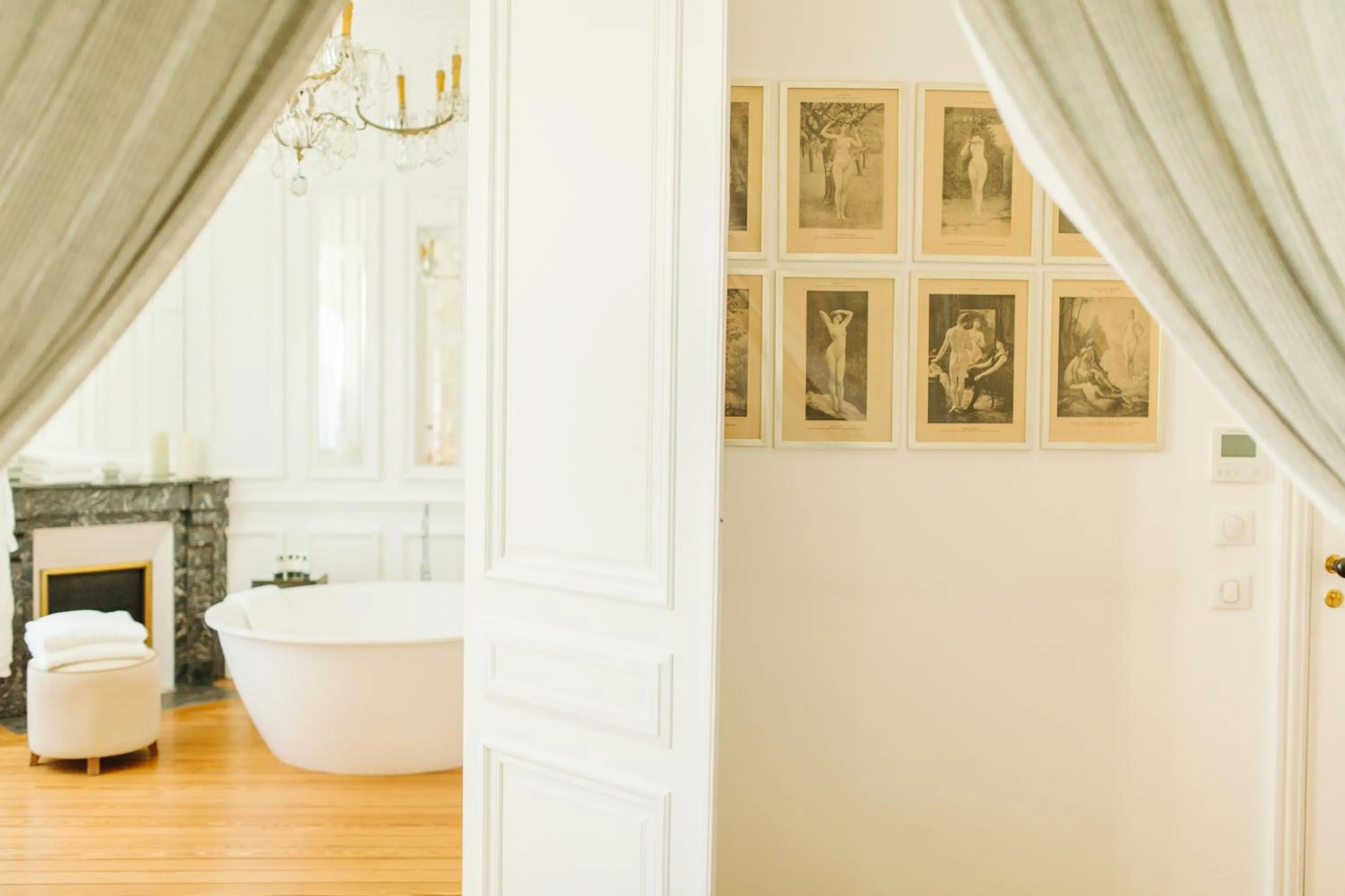 Decorative detail, Bathroom in La Course