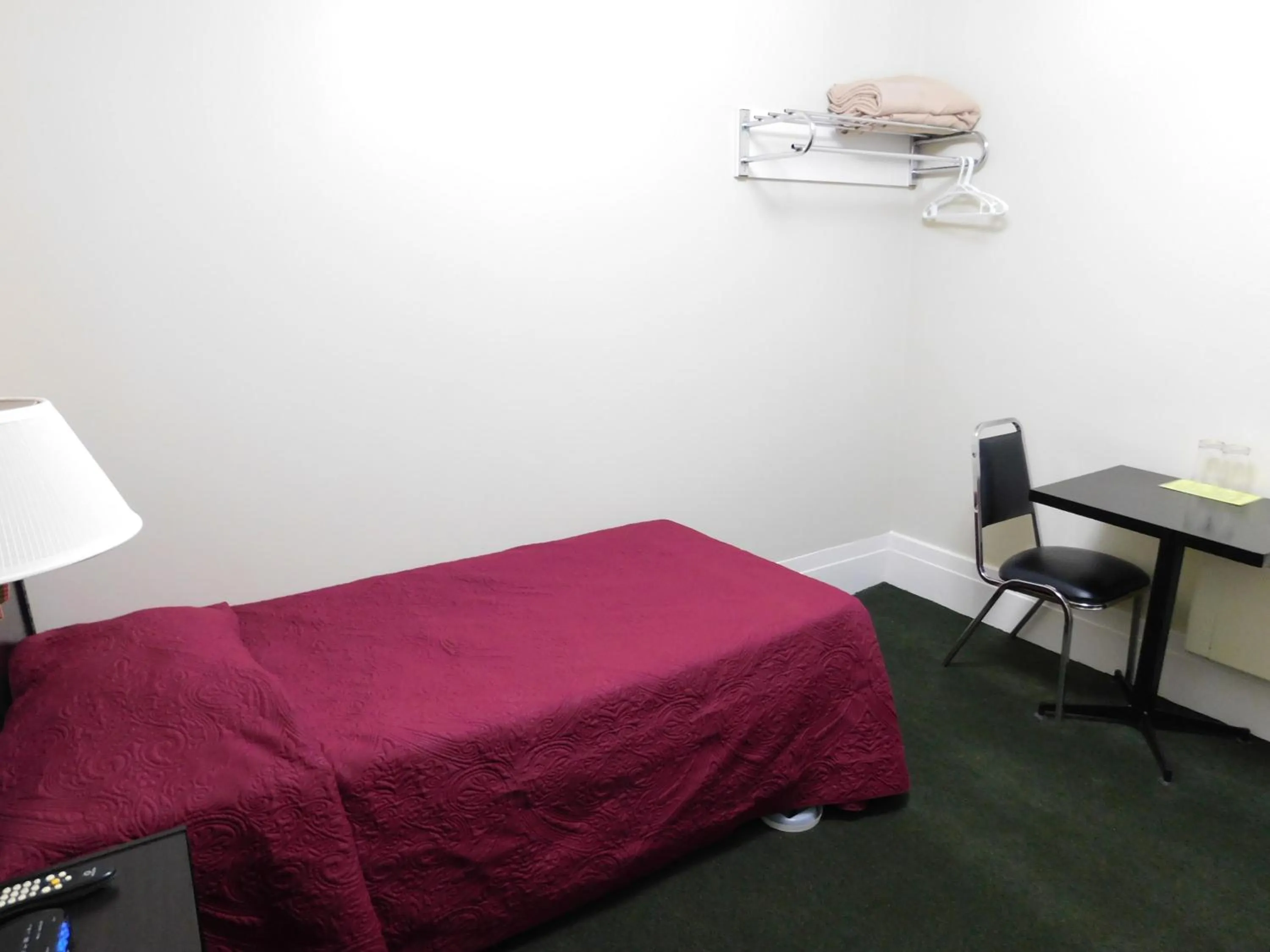 Bedroom, Bed in Filmores Hotel