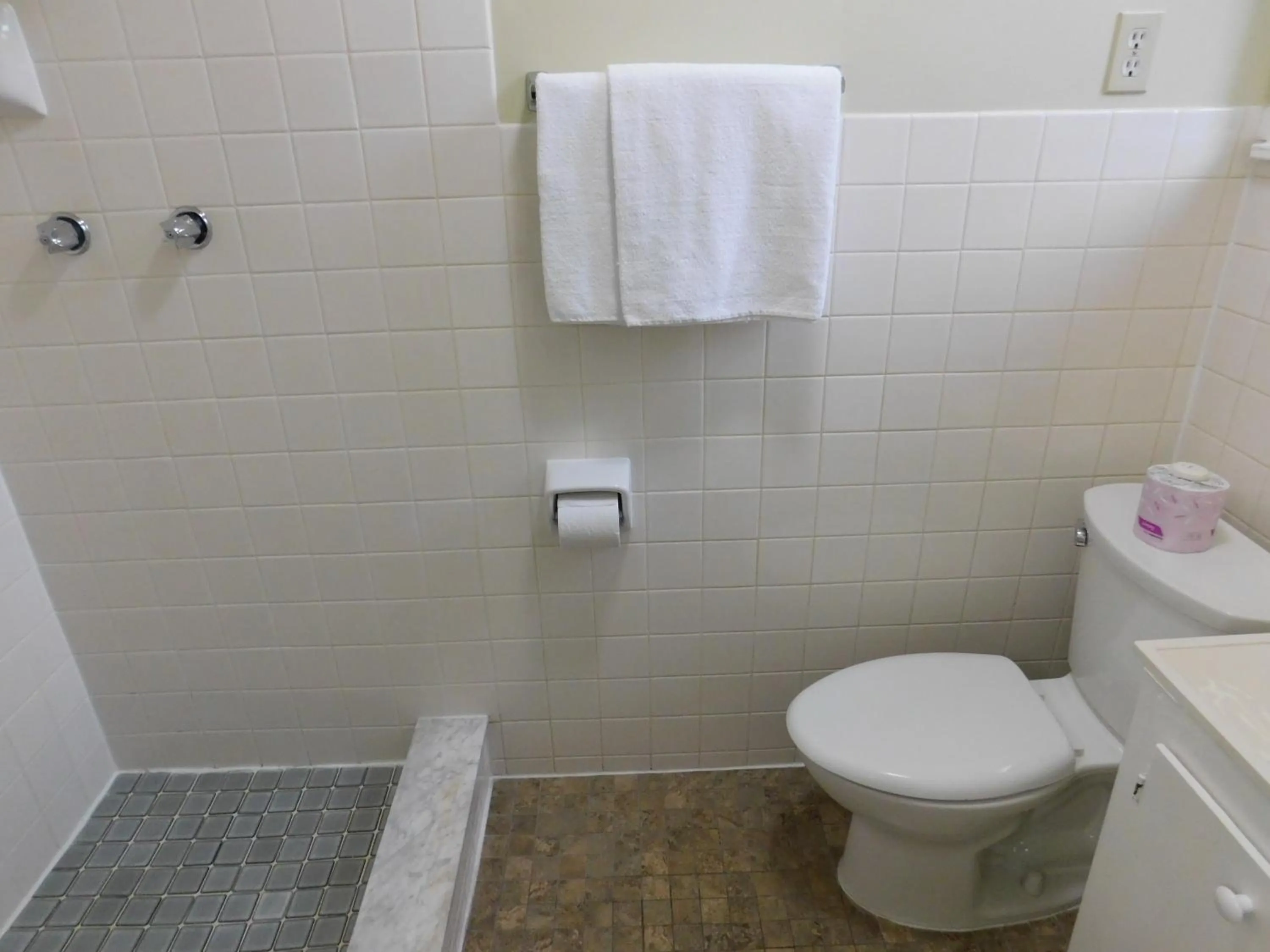 Bathroom in Filmores Hotel