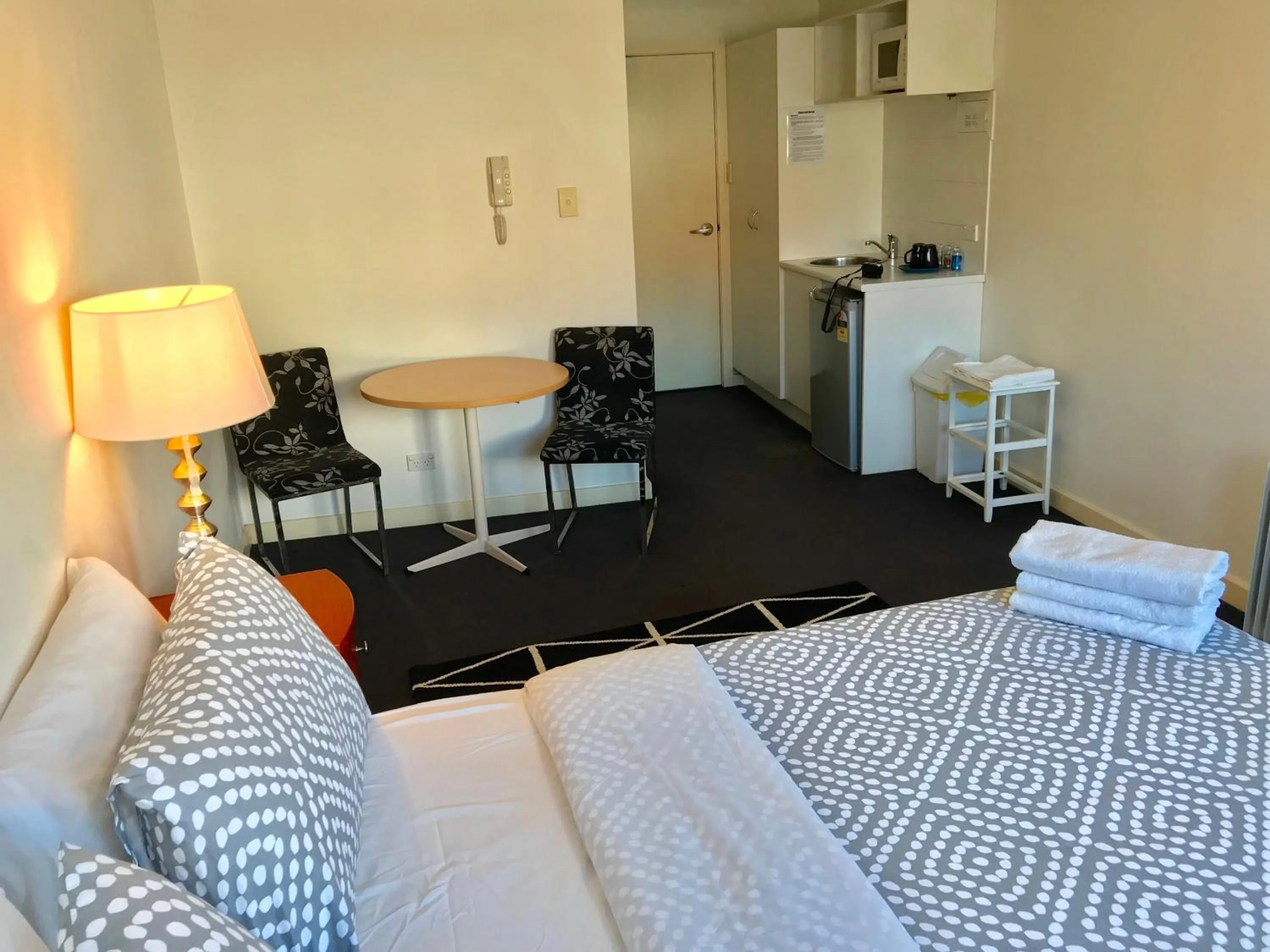 Coffee/tea facilities, Bed in Cityview Studio Accommodation