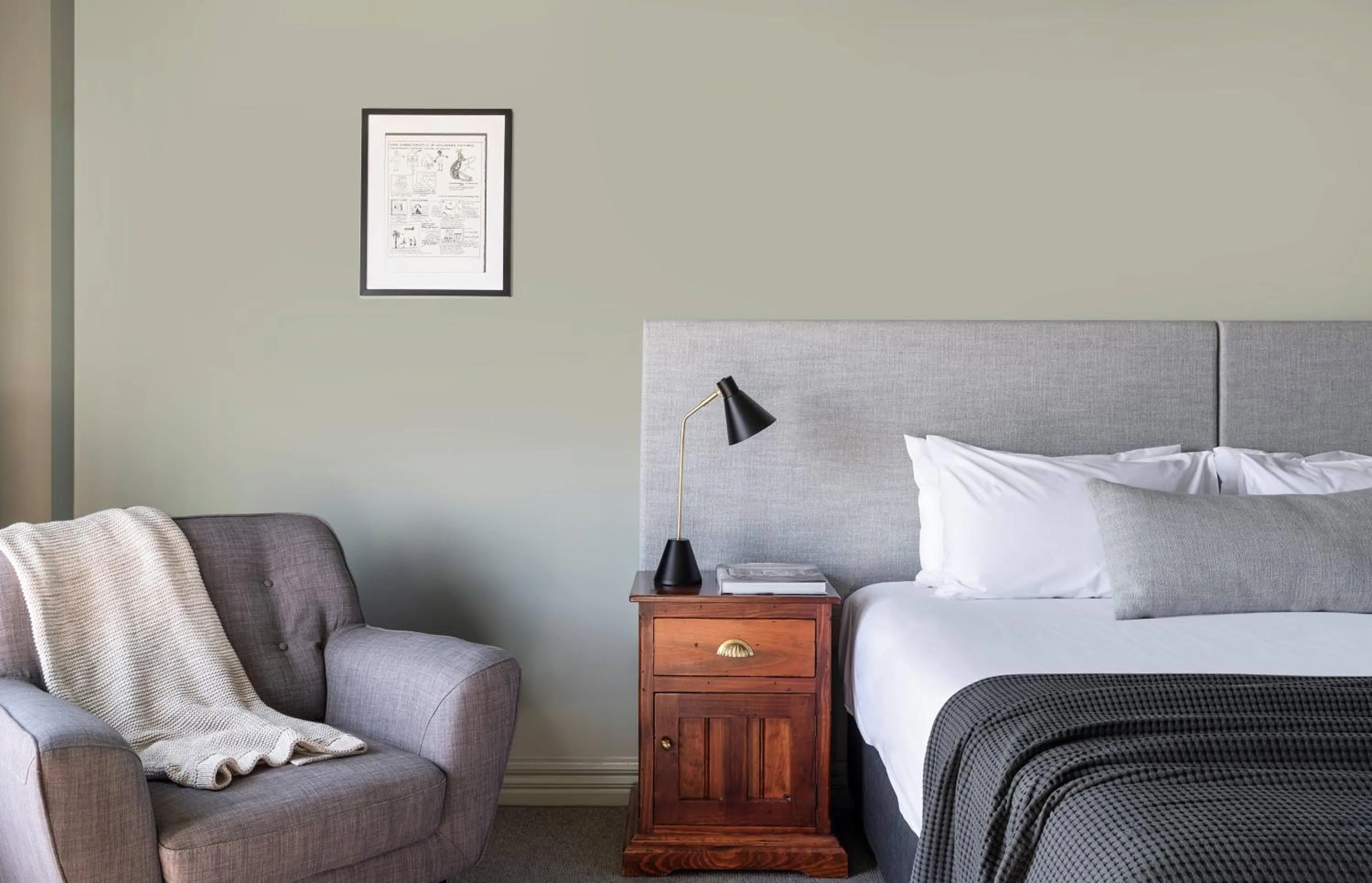 Seating area, Bed in Cleveland Estate